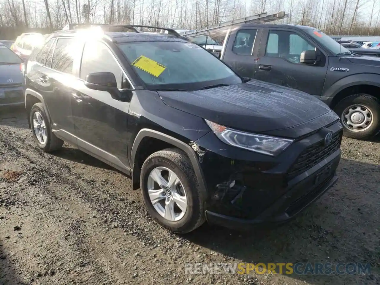 1 Photograph of a damaged car 2T3RWRFV9LW084817 TOYOTA RAV4 2020