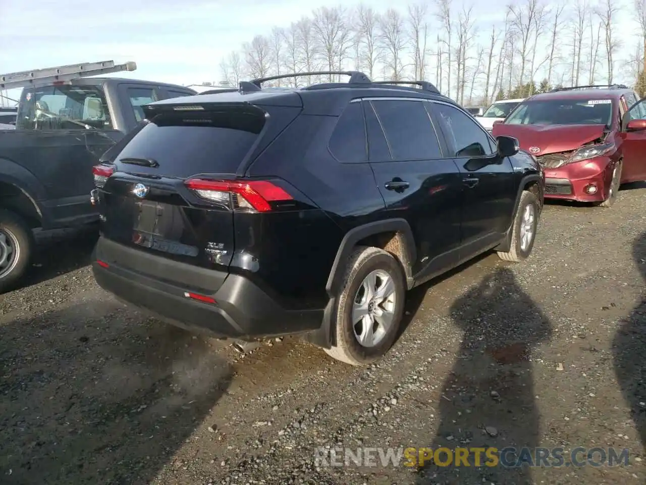 4 Photograph of a damaged car 2T3RWRFV9LW084817 TOYOTA RAV4 2020