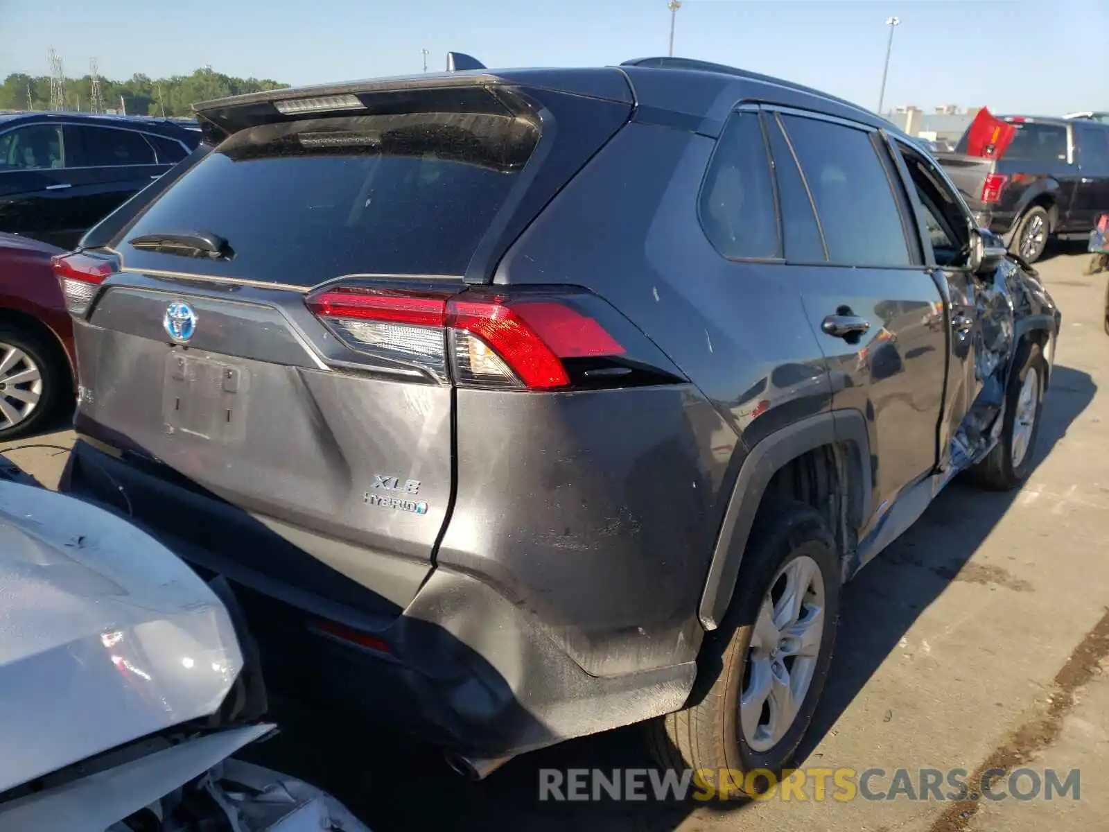 4 Photograph of a damaged car 2T3RWRFV9LW090326 TOYOTA RAV4 2020