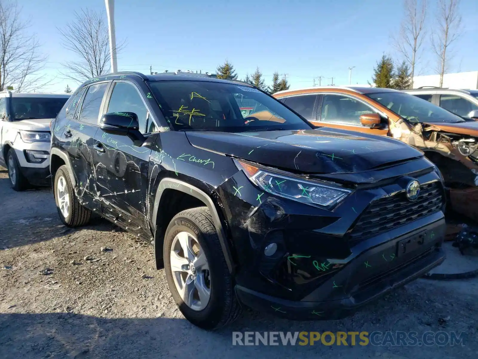 1 Photograph of a damaged car 2T3RWRFV9LW102295 TOYOTA RAV4 2020