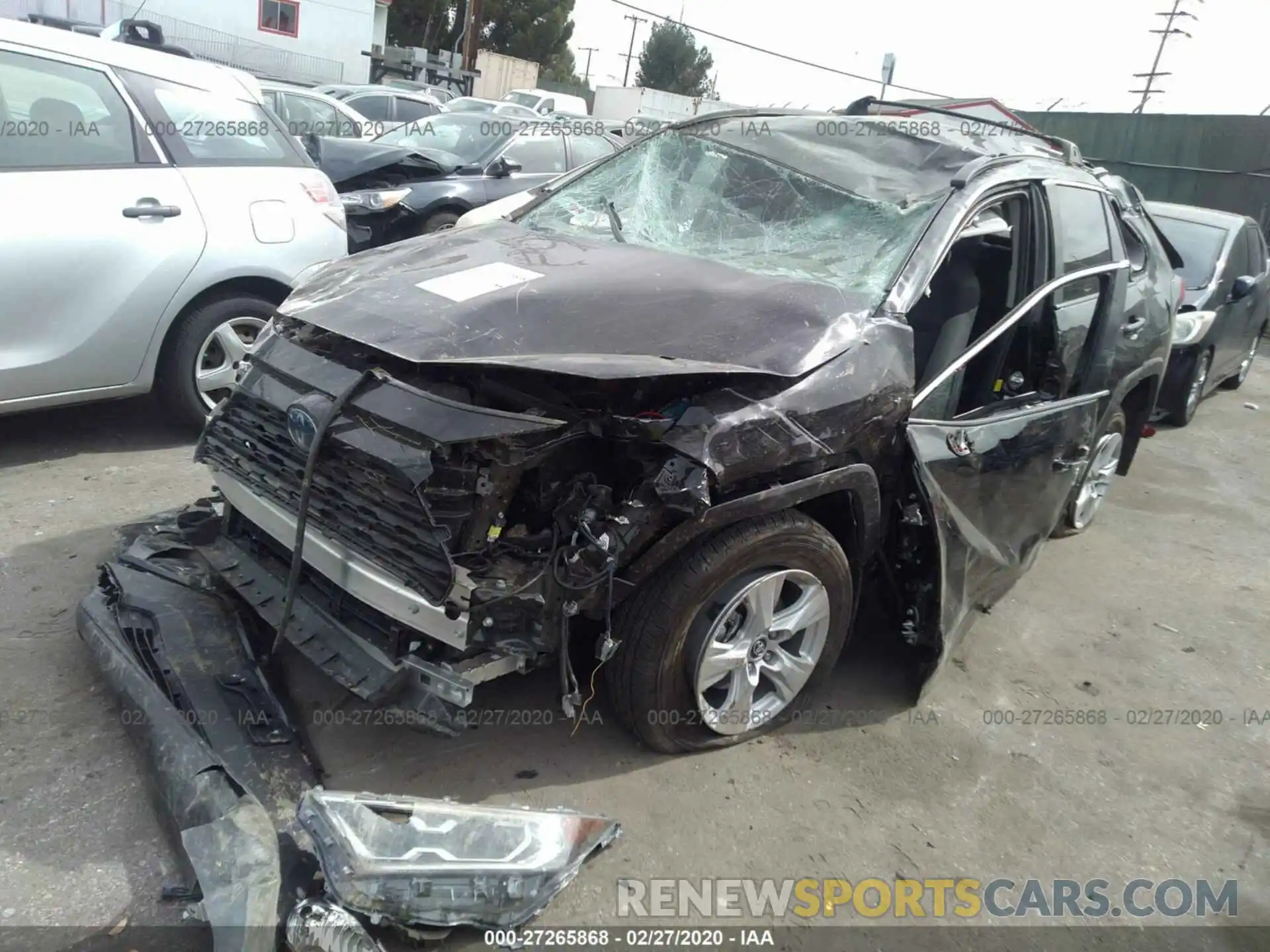 2 Photograph of a damaged car 2T3RWRFVXLW055570 TOYOTA RAV4 2020