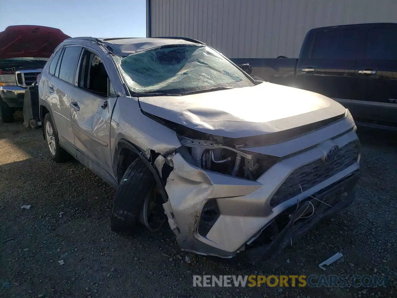 1 Photograph of a damaged car 2T3RWRFVXLW060199 TOYOTA RAV4 2020