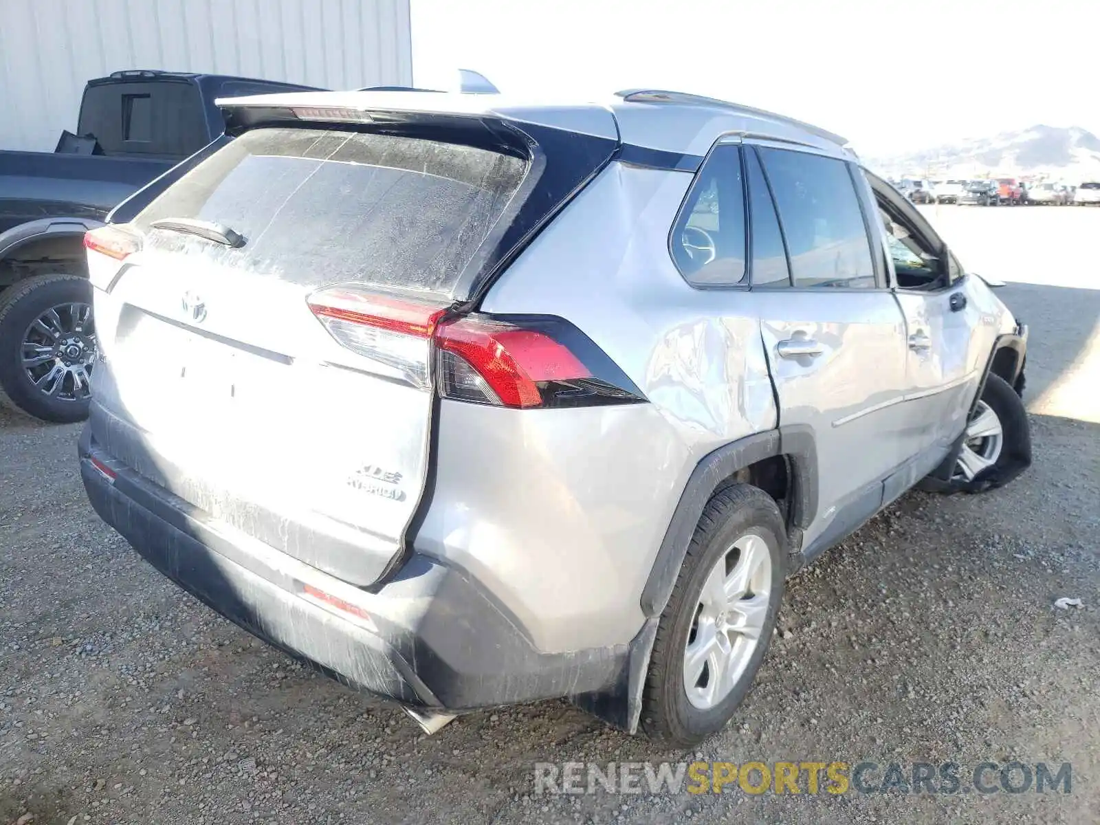 4 Photograph of a damaged car 2T3RWRFVXLW060199 TOYOTA RAV4 2020