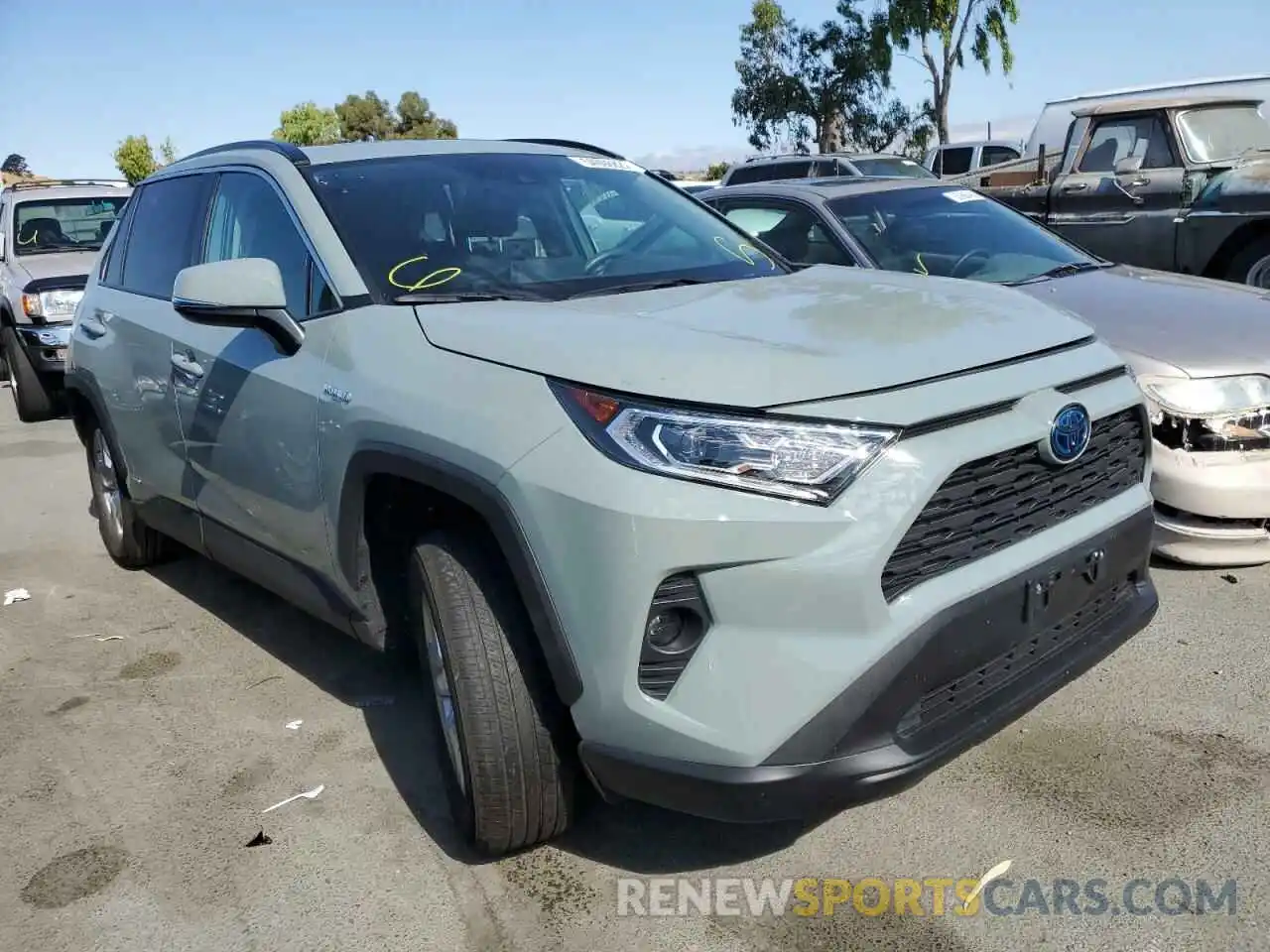 1 Photograph of a damaged car 2T3RWRFVXLW063684 TOYOTA RAV4 2020