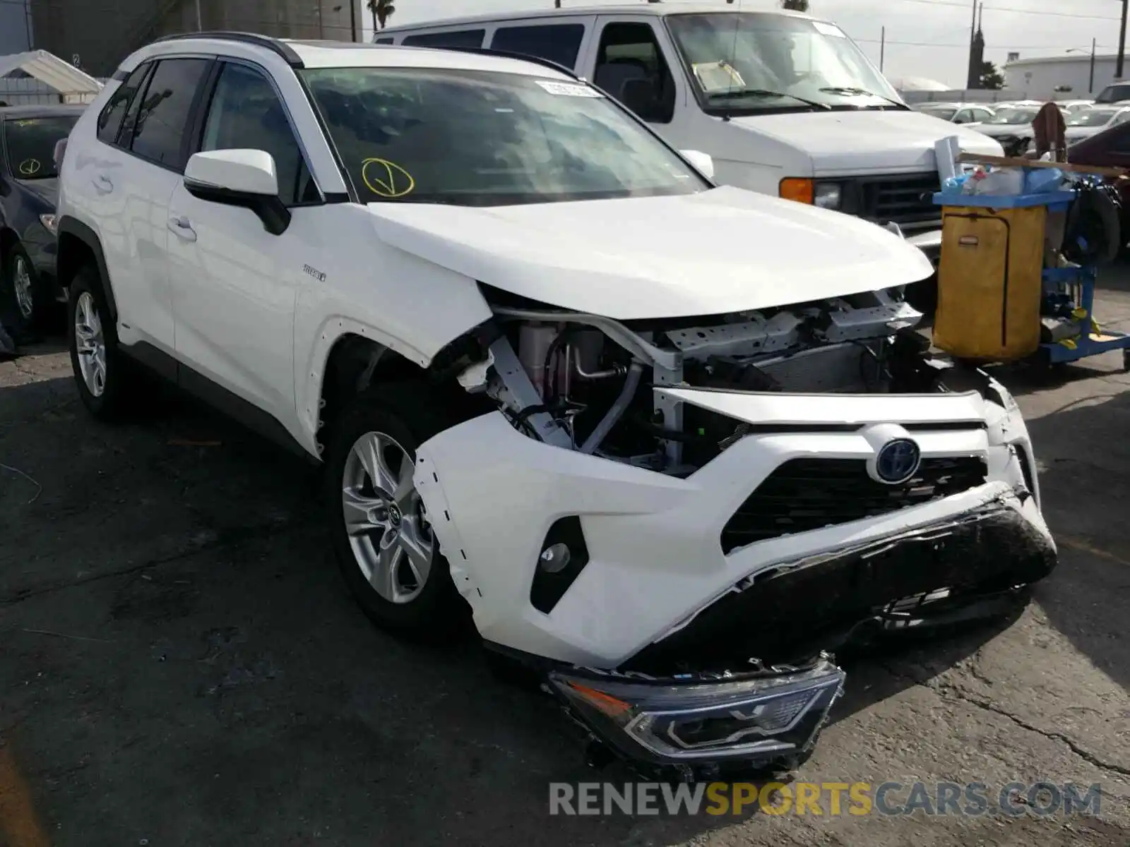 1 Photograph of a damaged car 2T3RWRFVXLW078072 TOYOTA RAV4 2020