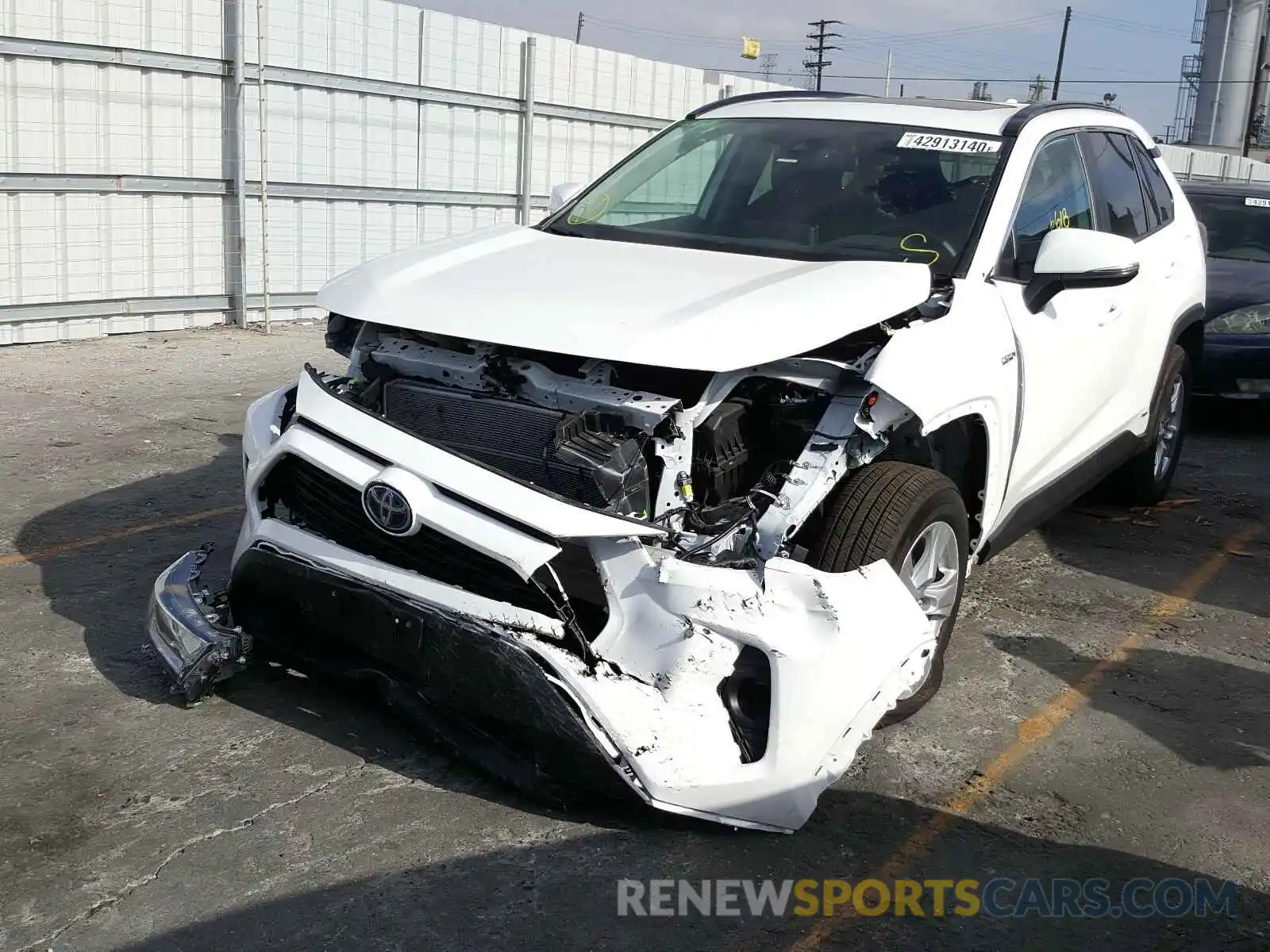 2 Photograph of a damaged car 2T3RWRFVXLW078072 TOYOTA RAV4 2020