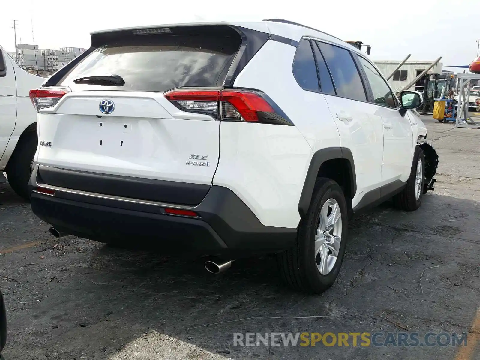 4 Photograph of a damaged car 2T3RWRFVXLW078072 TOYOTA RAV4 2020