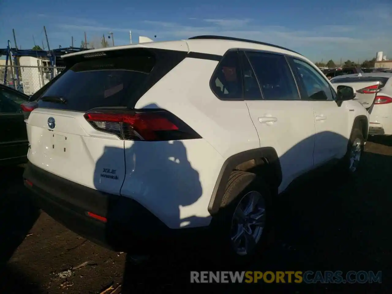 4 Photograph of a damaged car 2T3RWRFVXLW078685 TOYOTA RAV4 2020