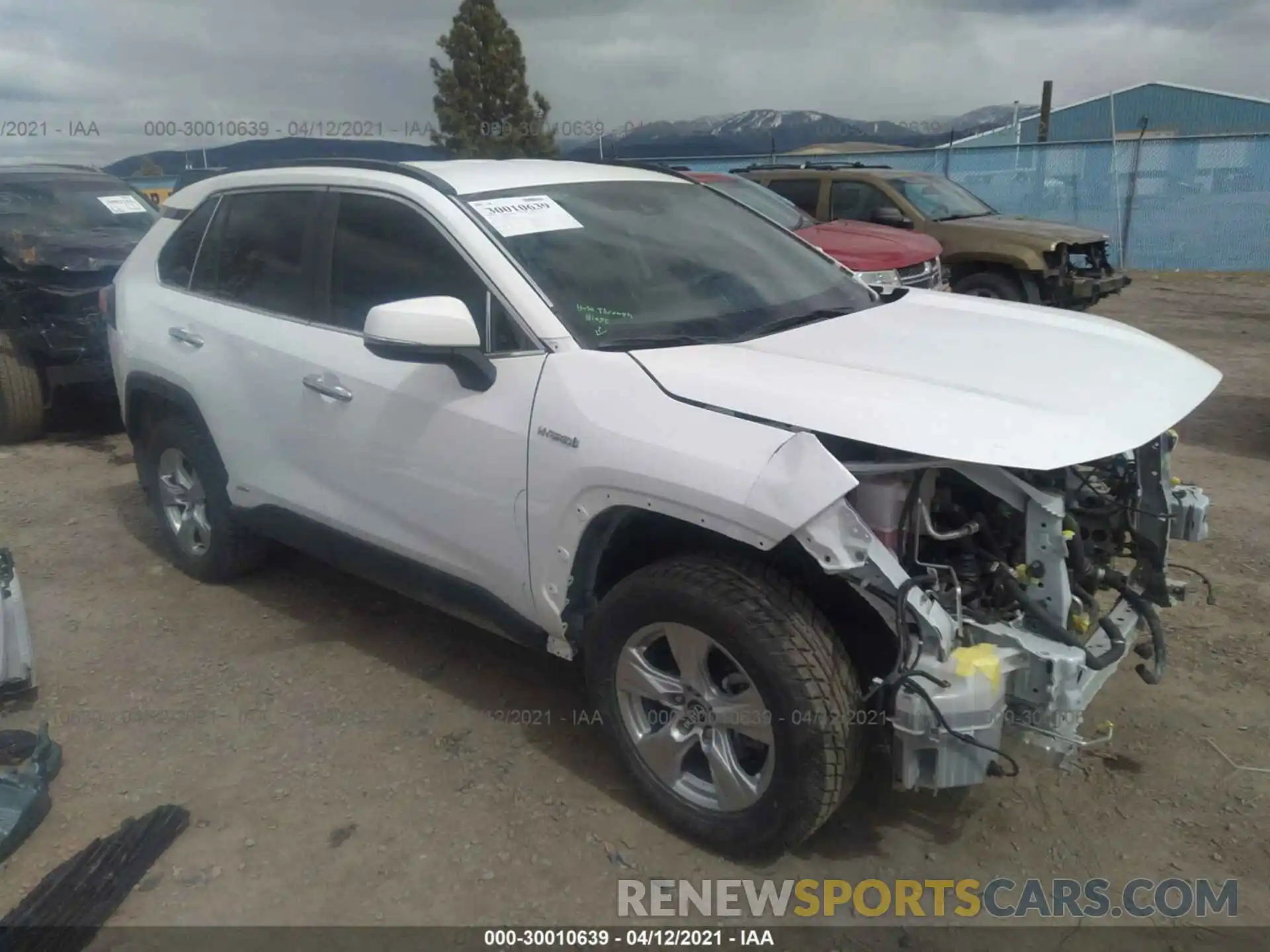 1 Photograph of a damaged car 2T3RWRFVXLW081442 TOYOTA RAV4 2020