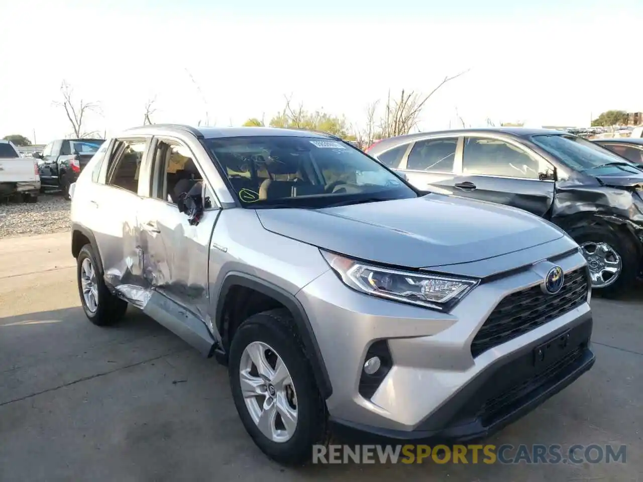 1 Photograph of a damaged car 2T3RWRFVXLW084101 TOYOTA RAV4 2020