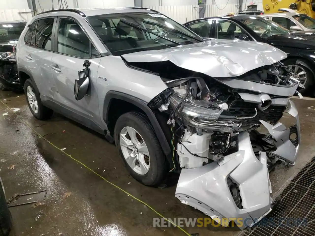 1 Photograph of a damaged car 2T3RWRFVXLW084812 TOYOTA RAV4 2020