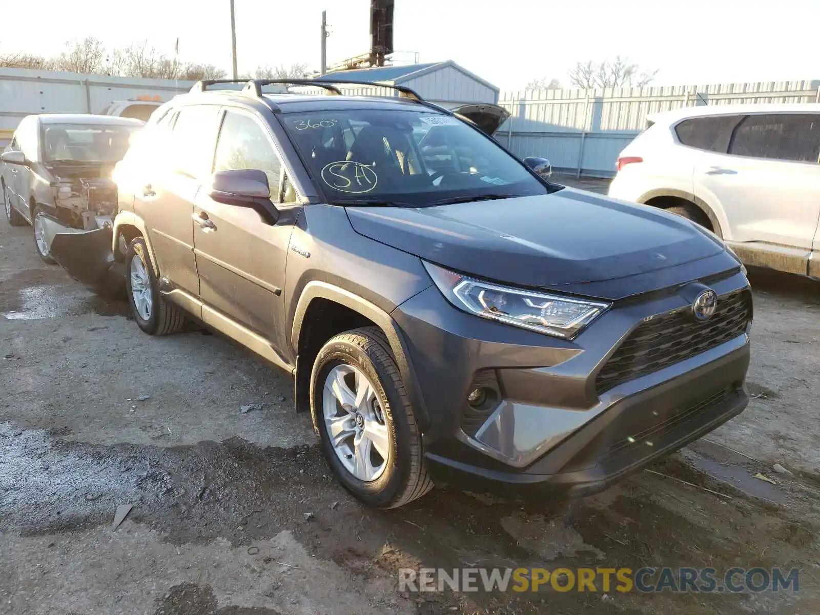 1 Photograph of a damaged car 2T3RWRFVXLW097947 TOYOTA RAV4 2020