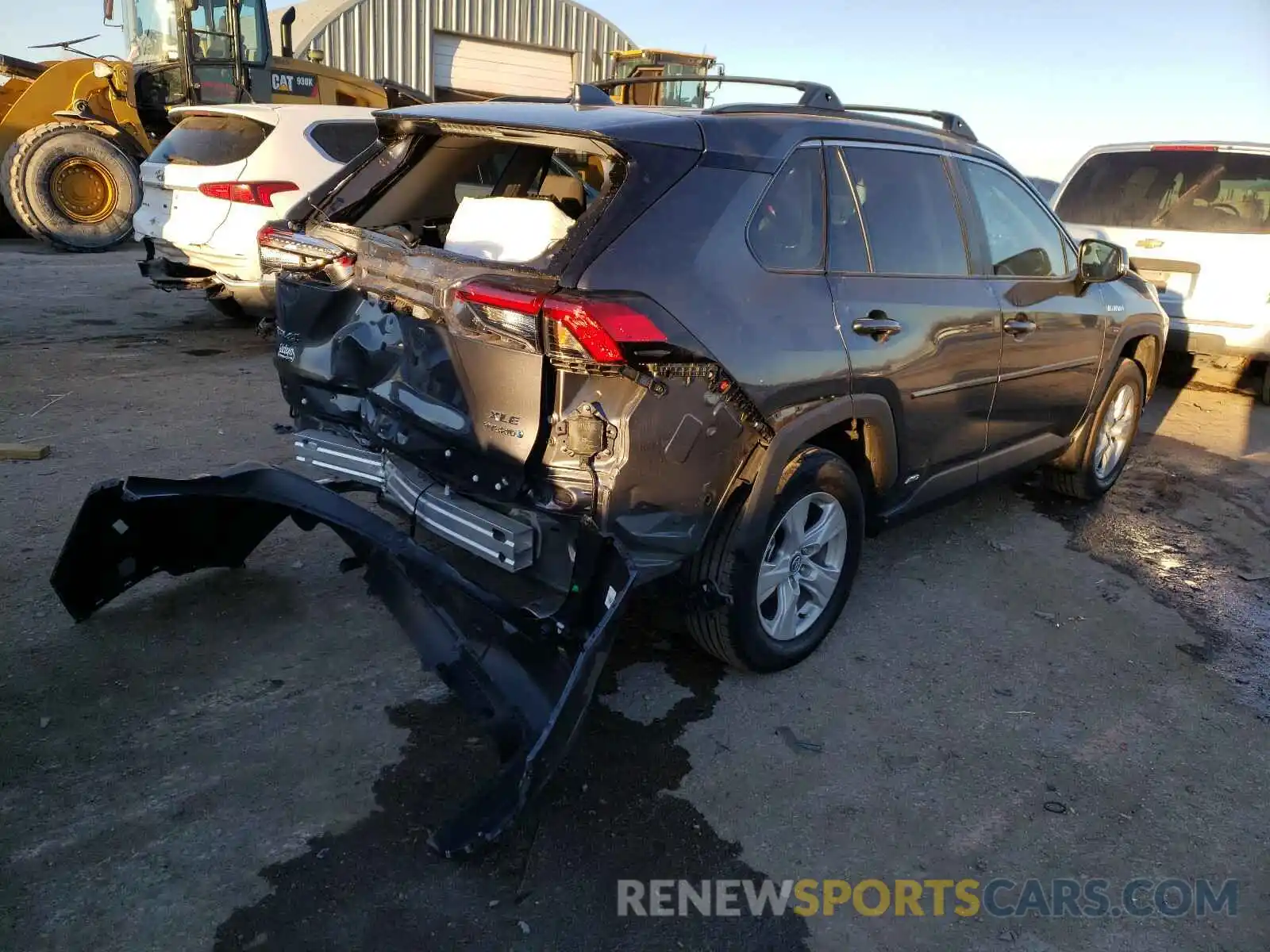 4 Photograph of a damaged car 2T3RWRFVXLW097947 TOYOTA RAV4 2020