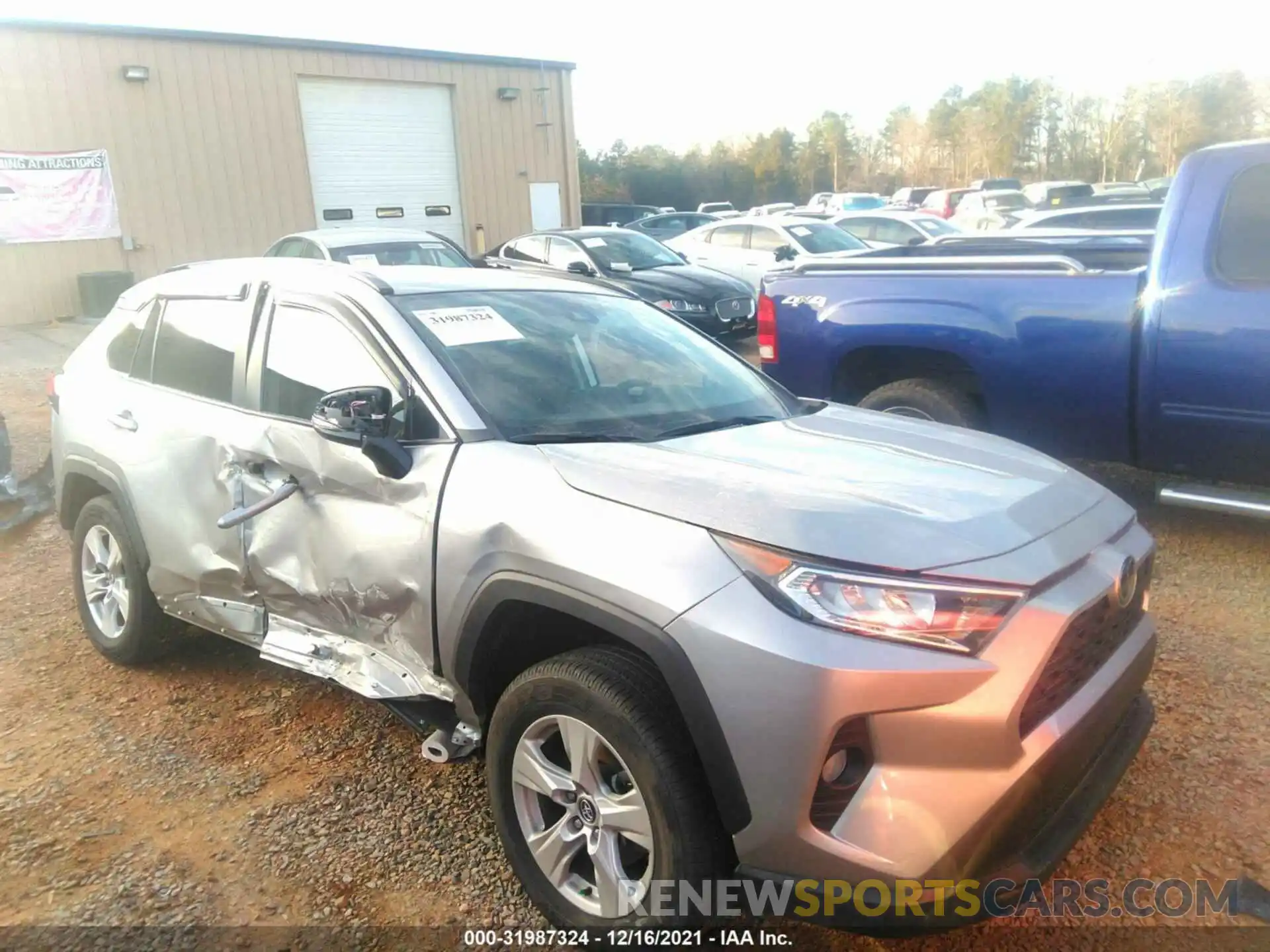 1 Photograph of a damaged car 2T3W1RFV0LC034052 TOYOTA RAV4 2020