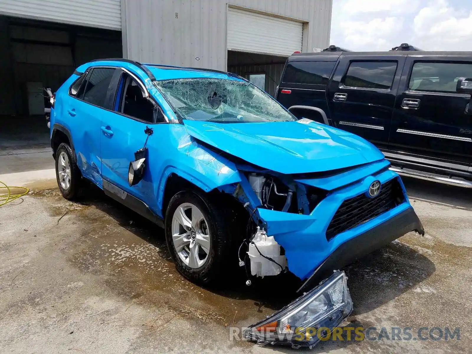 1 Photograph of a damaged car 2T3W1RFV0LC040532 TOYOTA RAV4 2020