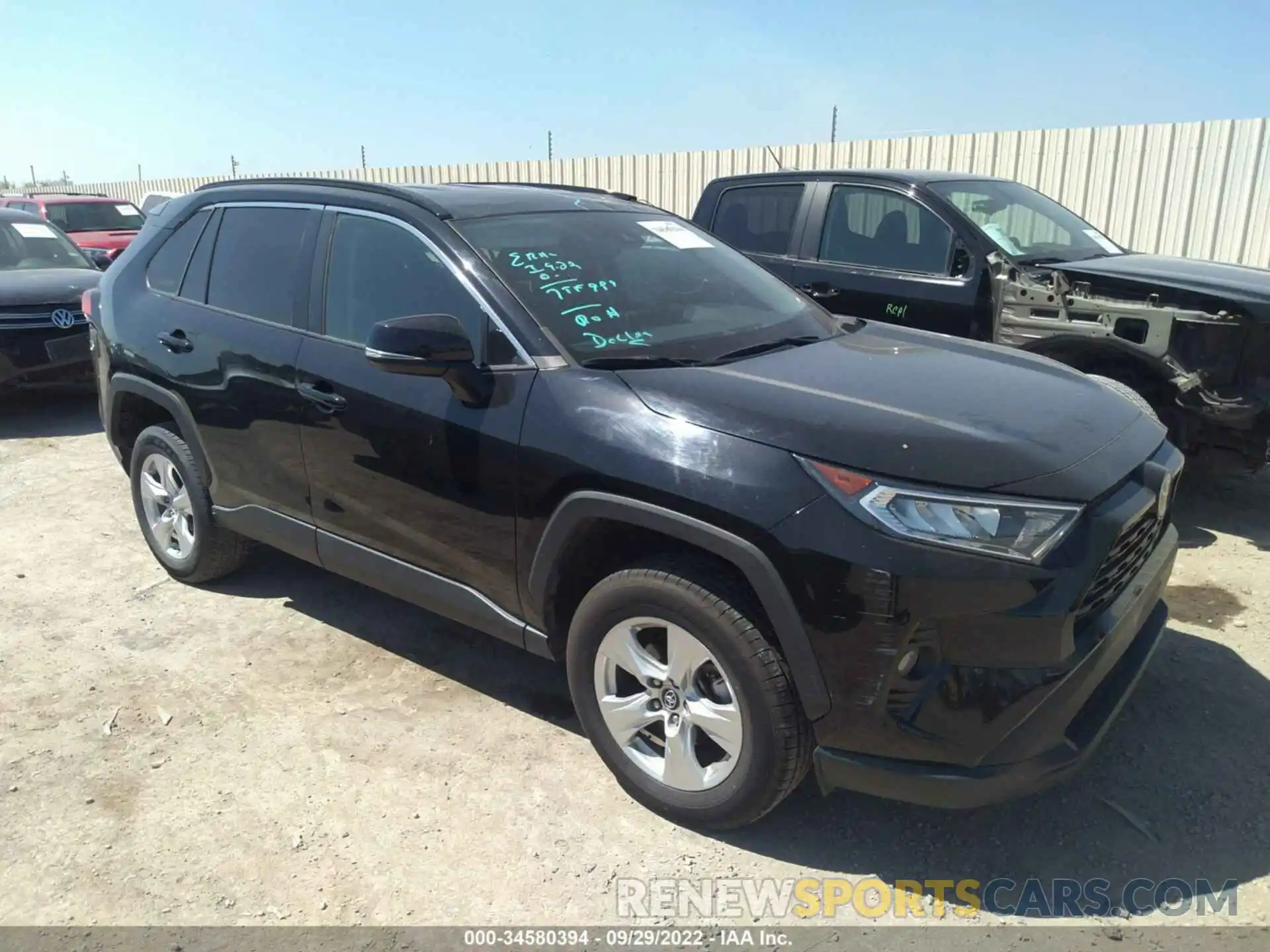 1 Фотография поврежденного автомобиля 2T3W1RFV0LC049988 TOYOTA RAV4 2020