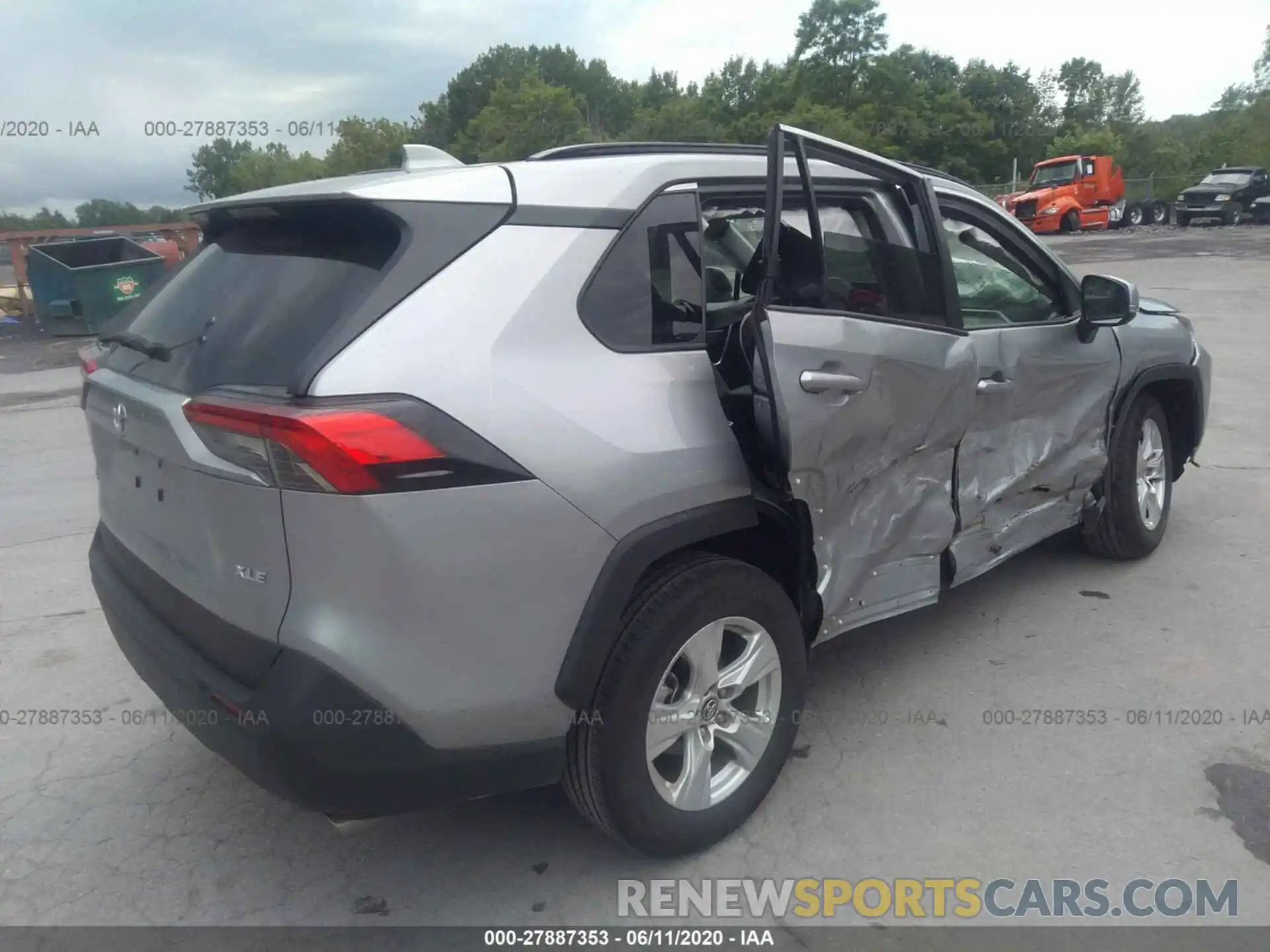 4 Photograph of a damaged car 2T3W1RFV0LC059212 TOYOTA RAV4 2020