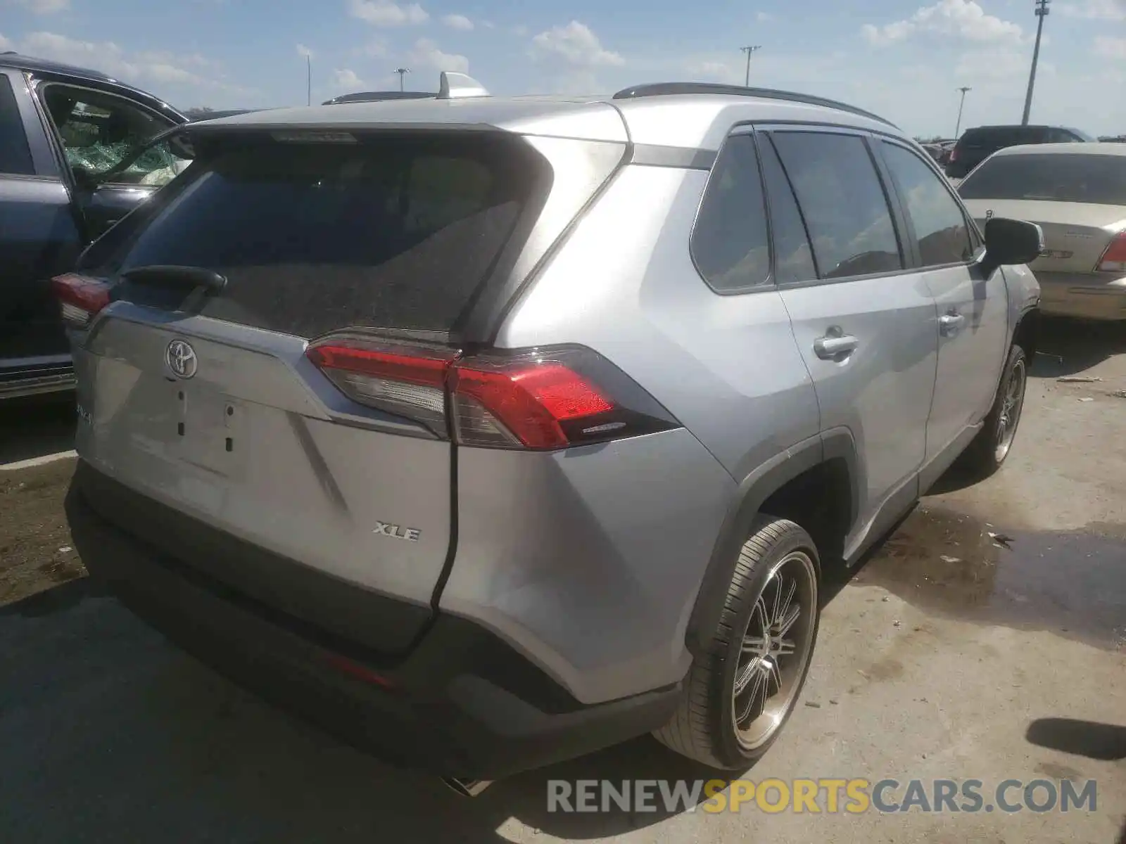 4 Photograph of a damaged car 2T3W1RFV0LC060571 TOYOTA RAV4 2020