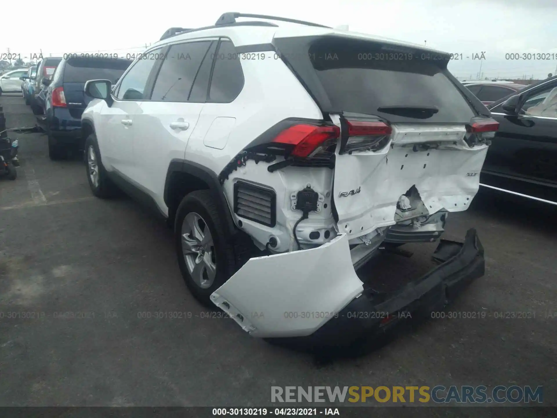 3 Фотография поврежденного автомобиля 2T3W1RFV0LC067312 TOYOTA RAV4 2020