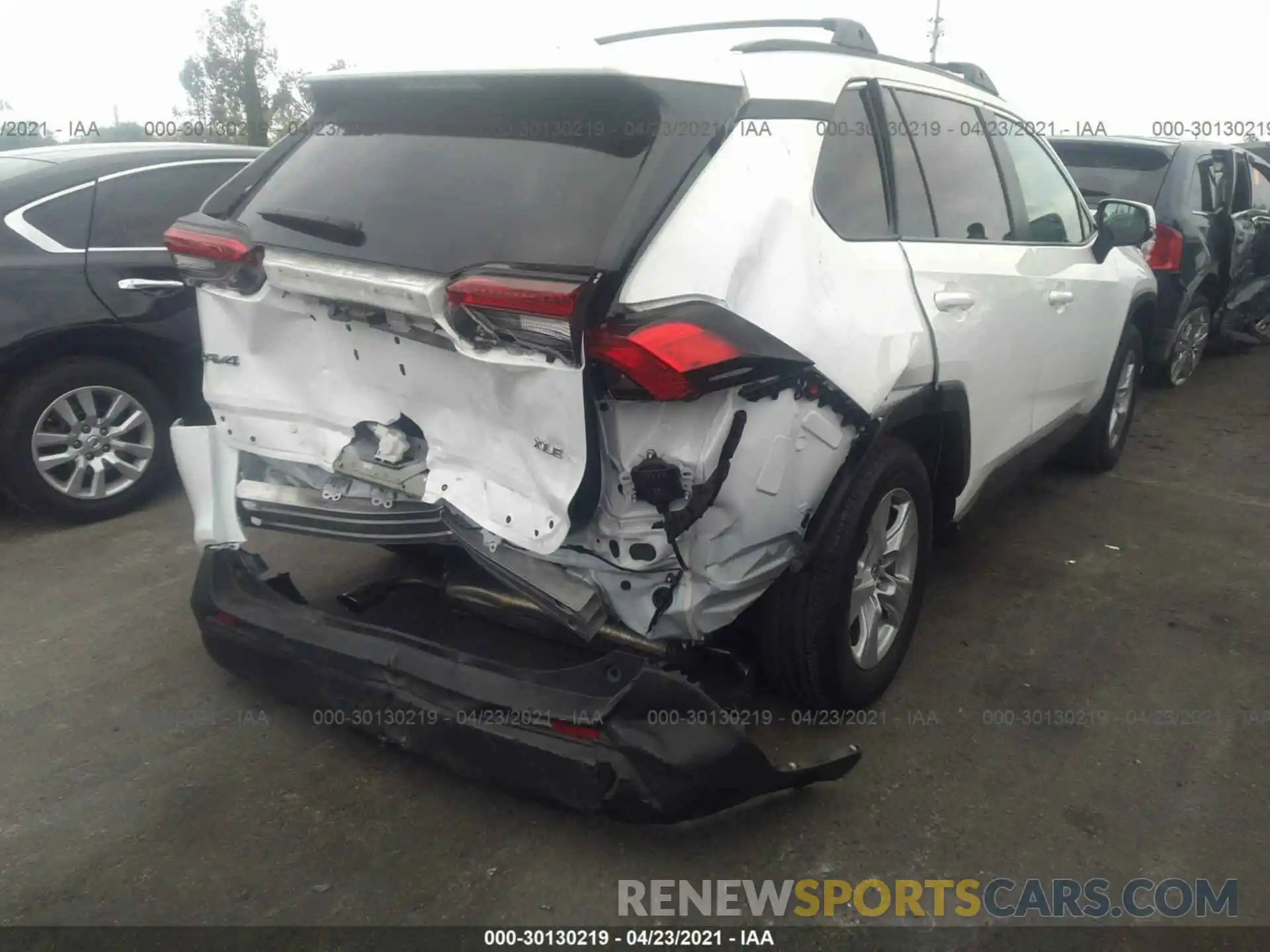 4 Photograph of a damaged car 2T3W1RFV0LC067312 TOYOTA RAV4 2020