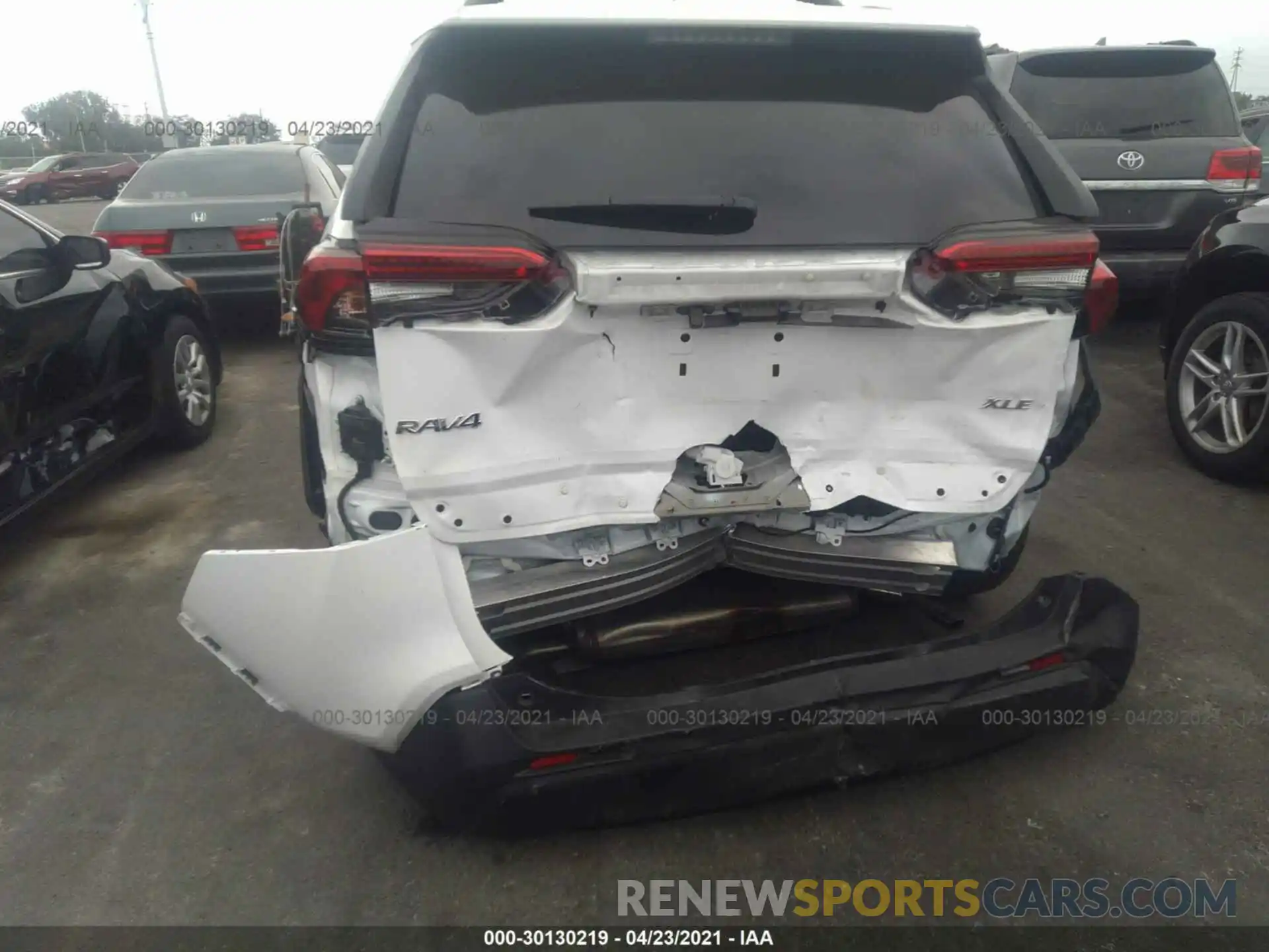 6 Photograph of a damaged car 2T3W1RFV0LC067312 TOYOTA RAV4 2020