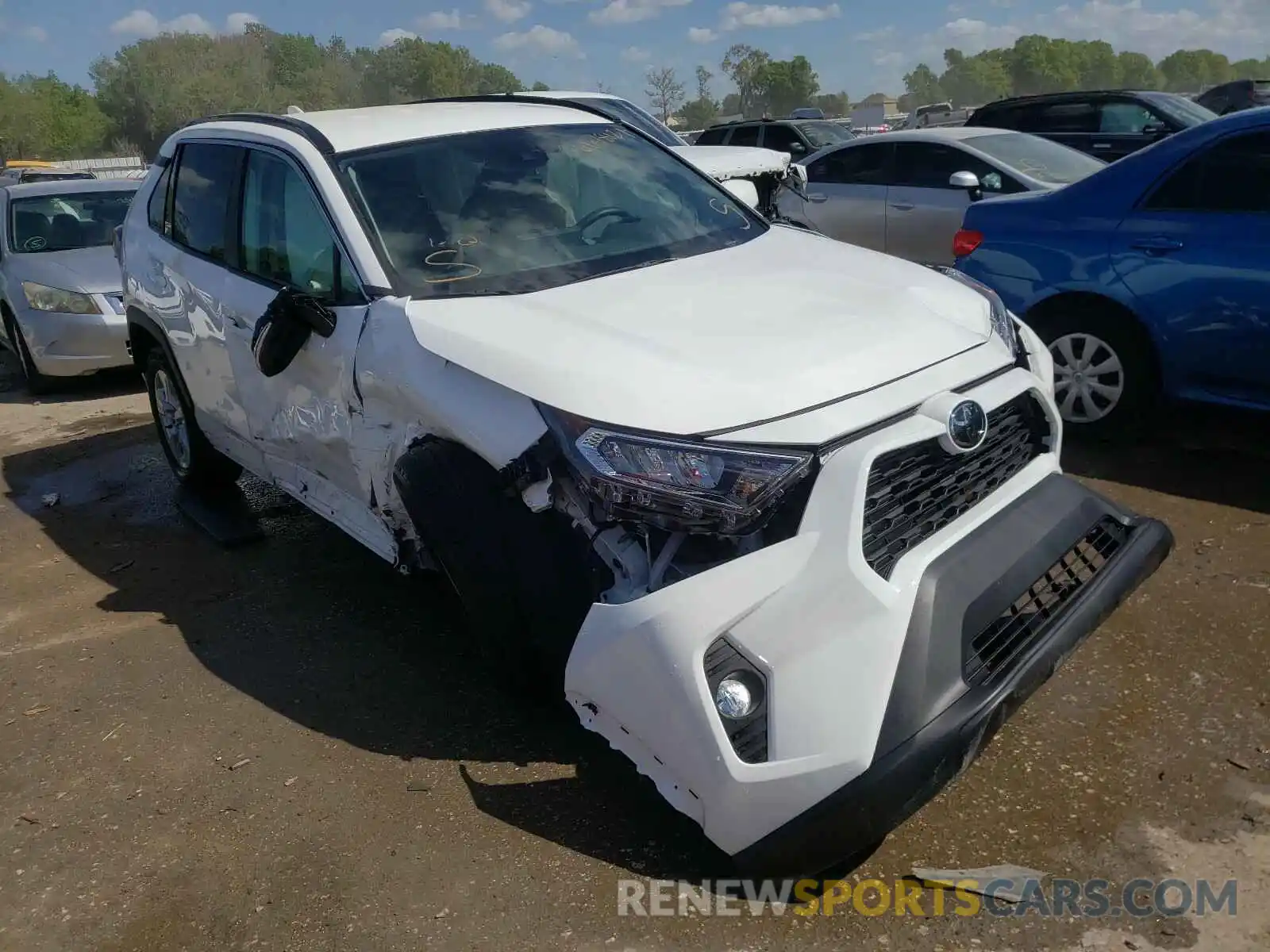 1 Photograph of a damaged car 2T3W1RFV0LC071716 TOYOTA RAV4 2020