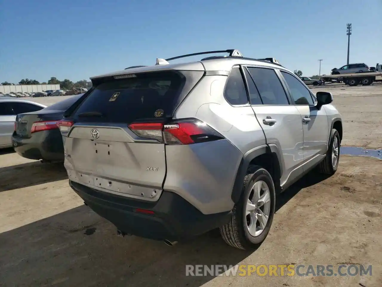 4 Photograph of a damaged car 2T3W1RFV0LC072168 TOYOTA RAV4 2020