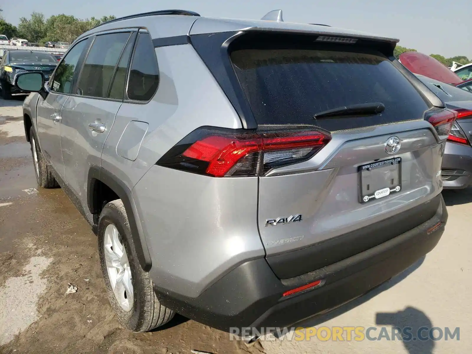 3 Photograph of a damaged car 2T3W1RFV0LC074163 TOYOTA RAV4 2020