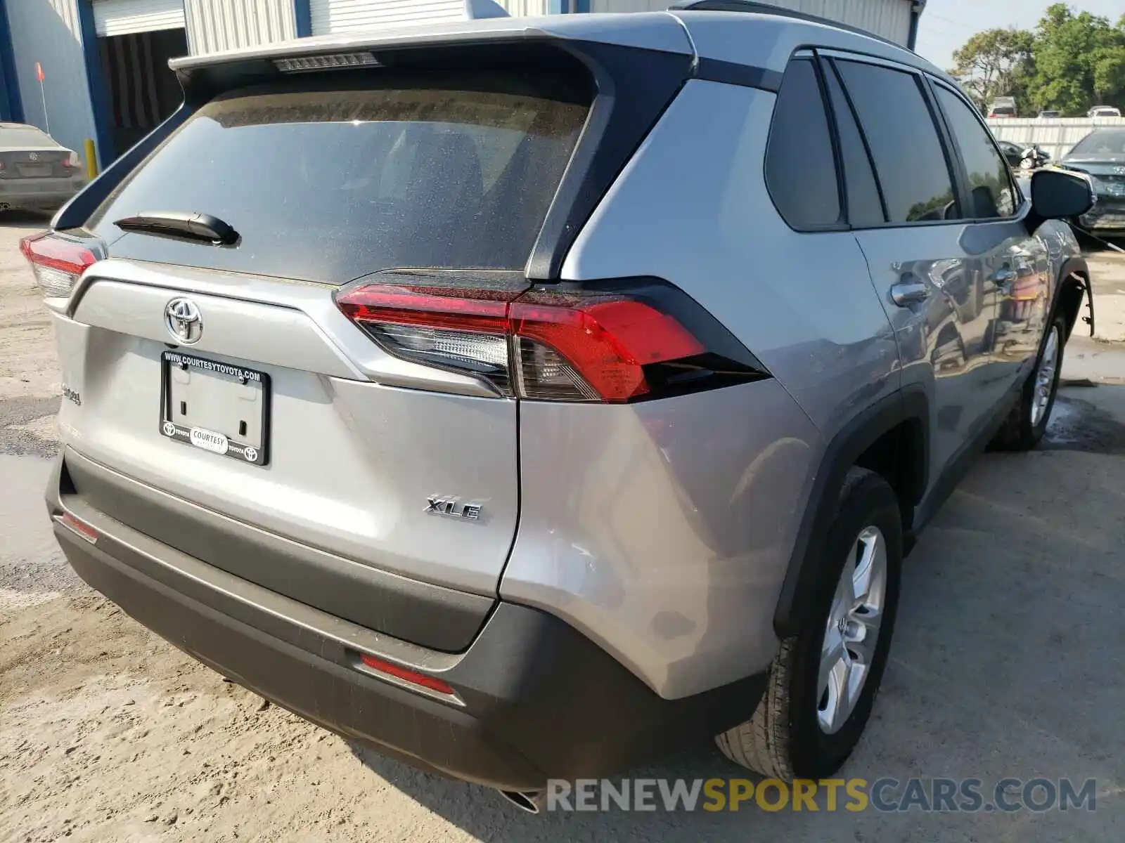 4 Photograph of a damaged car 2T3W1RFV0LC074163 TOYOTA RAV4 2020