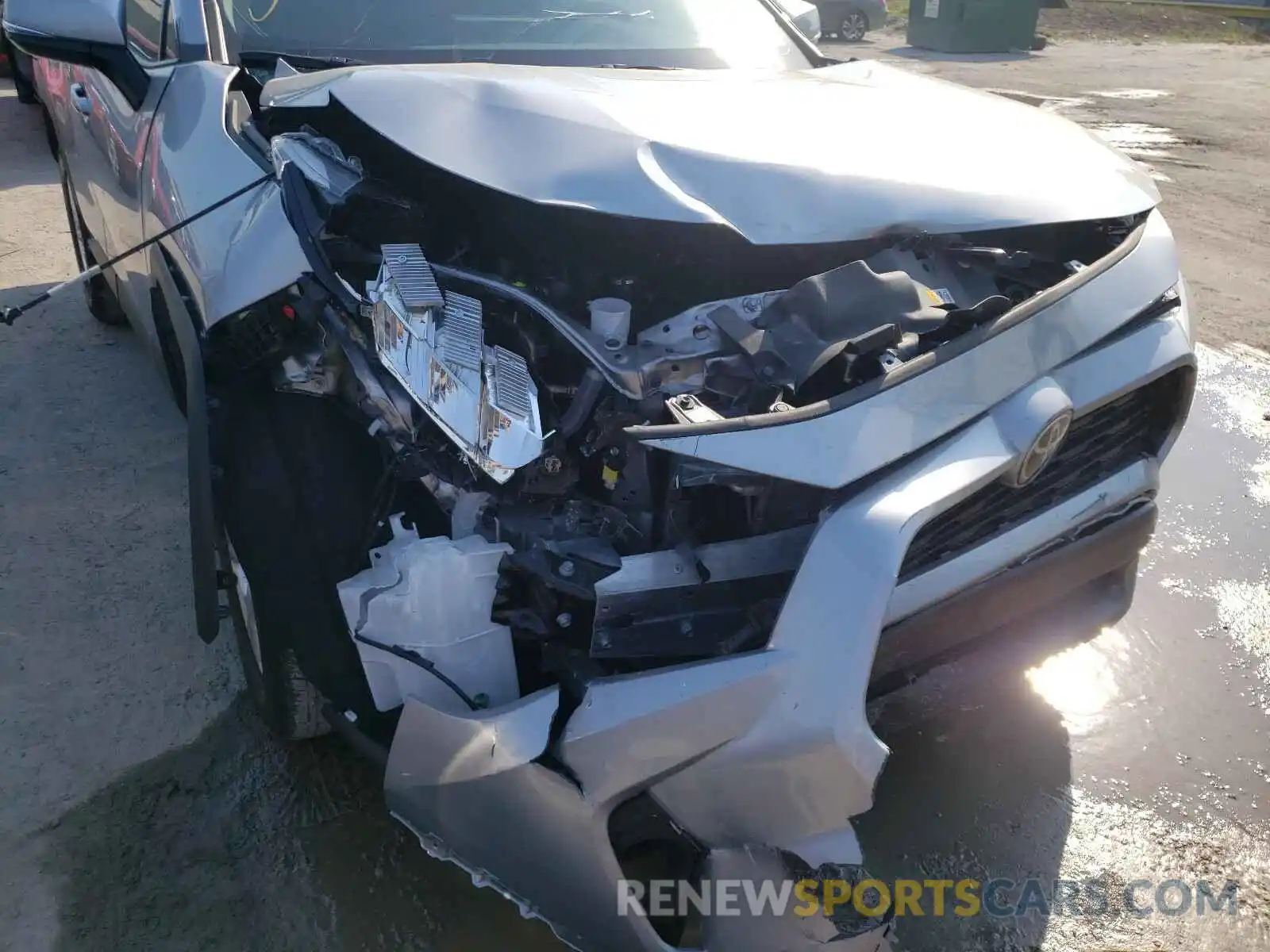 9 Photograph of a damaged car 2T3W1RFV0LC074163 TOYOTA RAV4 2020