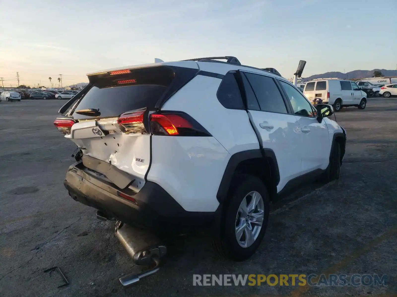 4 Photograph of a damaged car 2T3W1RFV0LC080982 TOYOTA RAV4 2020