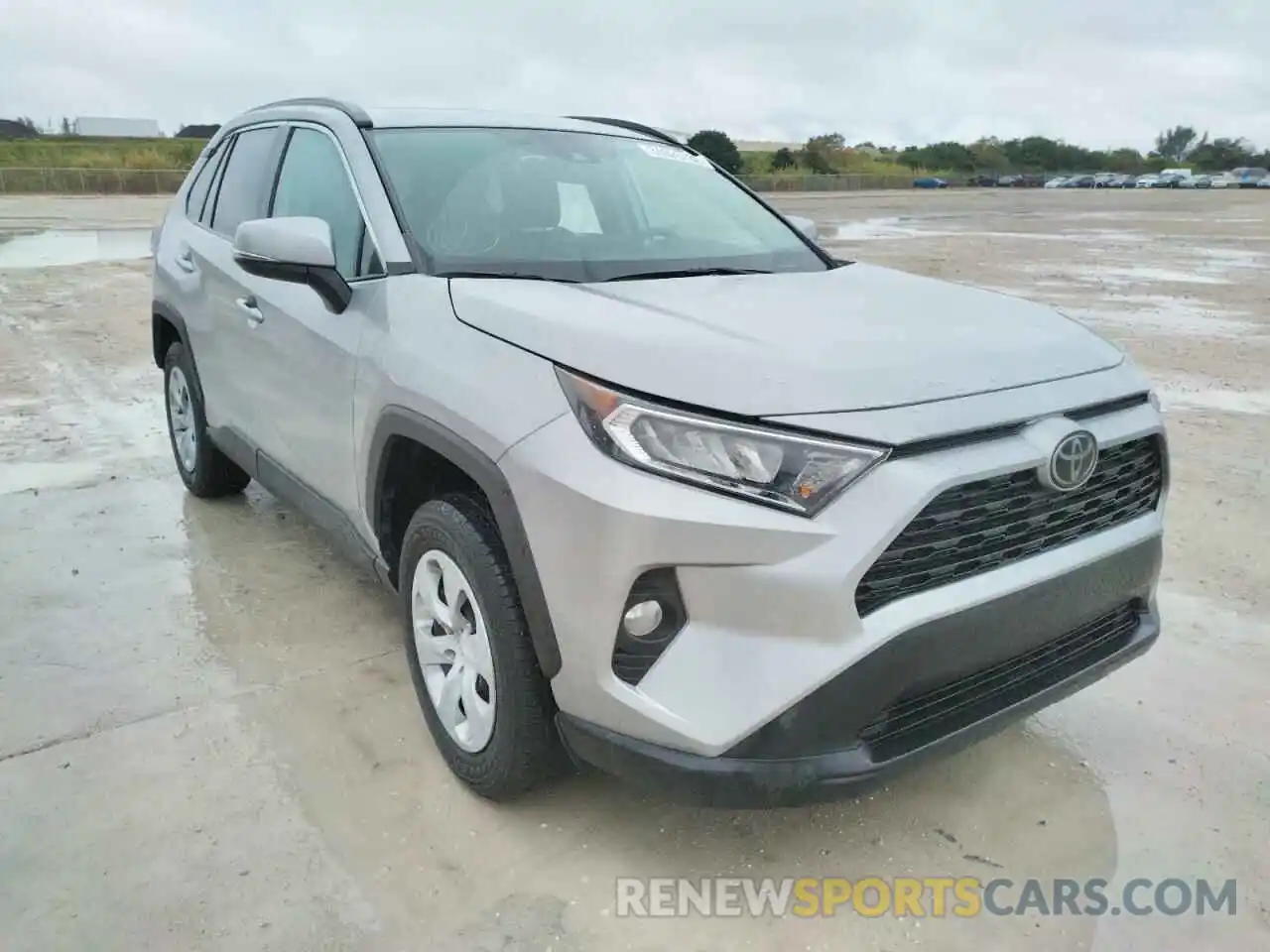 1 Photograph of a damaged car 2T3W1RFV0LW066935 TOYOTA RAV4 2020