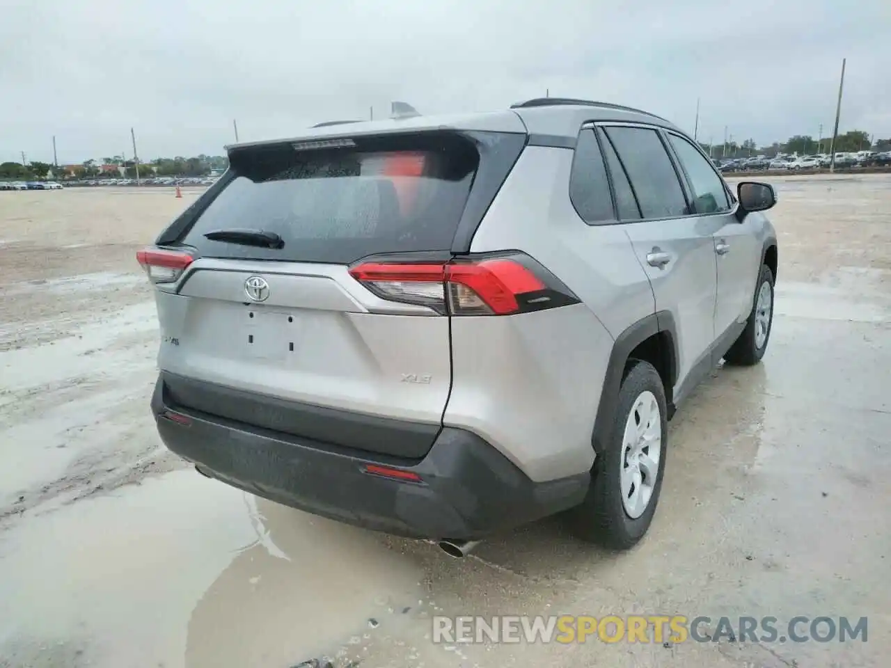 4 Photograph of a damaged car 2T3W1RFV0LW066935 TOYOTA RAV4 2020