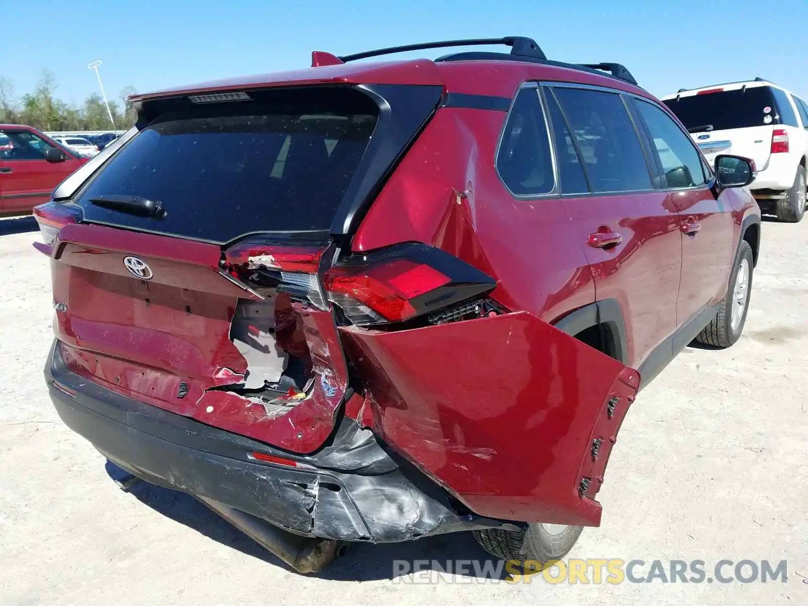 4 Photograph of a damaged car 2T3W1RFV0LW068734 TOYOTA RAV4 2020