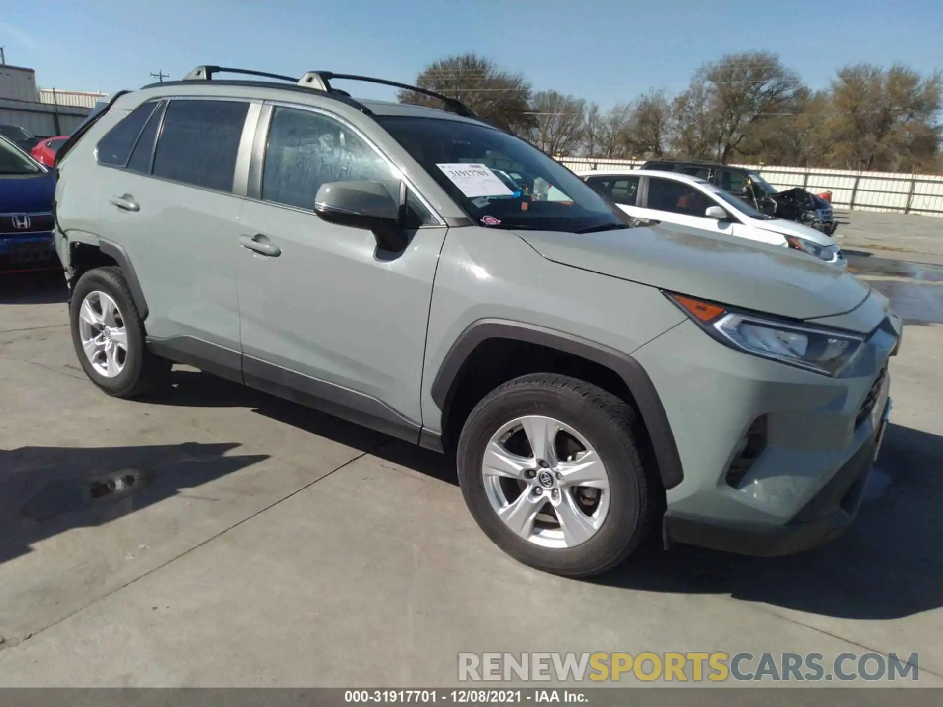 1 Photograph of a damaged car 2T3W1RFV0LW069768 TOYOTA RAV4 2020