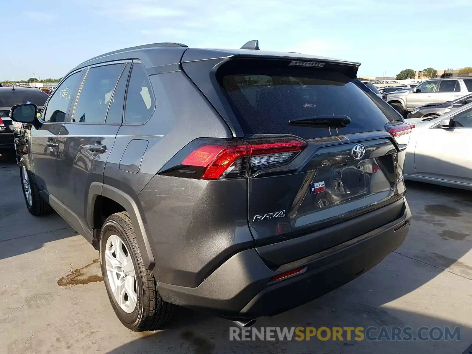 3 Photograph of a damaged car 2T3W1RFV0LW072931 TOYOTA RAV4 2020