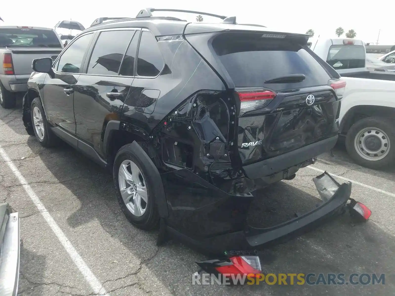 3 Photograph of a damaged car 2T3W1RFV0LW075022 TOYOTA RAV4 2020