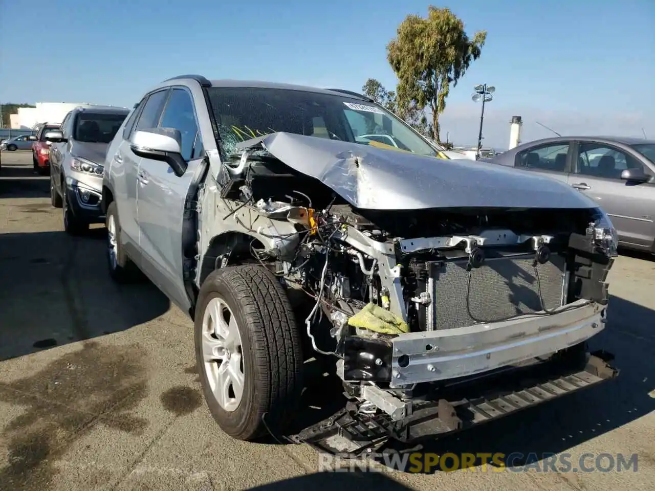 1 Photograph of a damaged car 2T3W1RFV0LW075361 TOYOTA RAV4 2020