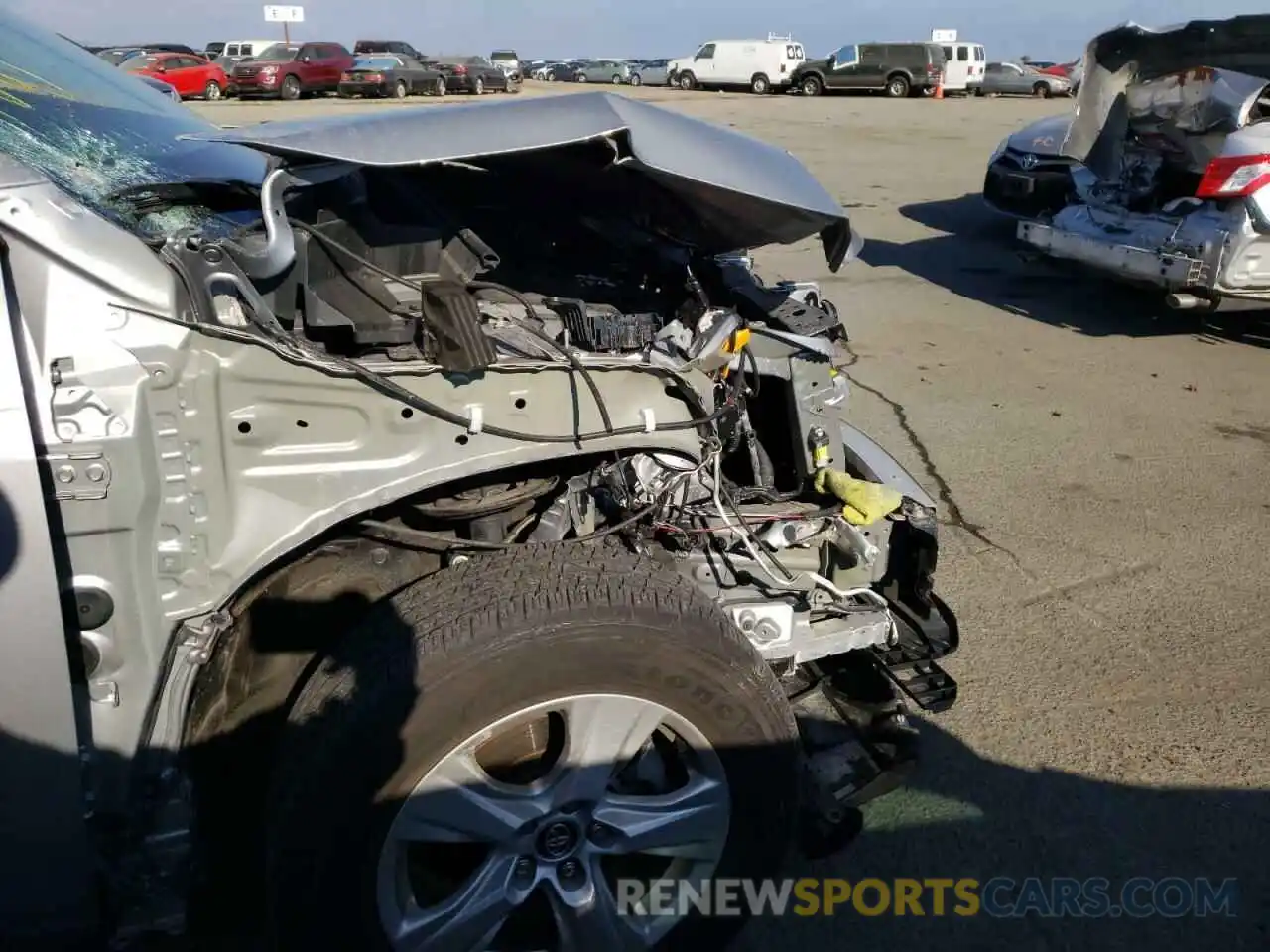 9 Photograph of a damaged car 2T3W1RFV0LW075361 TOYOTA RAV4 2020