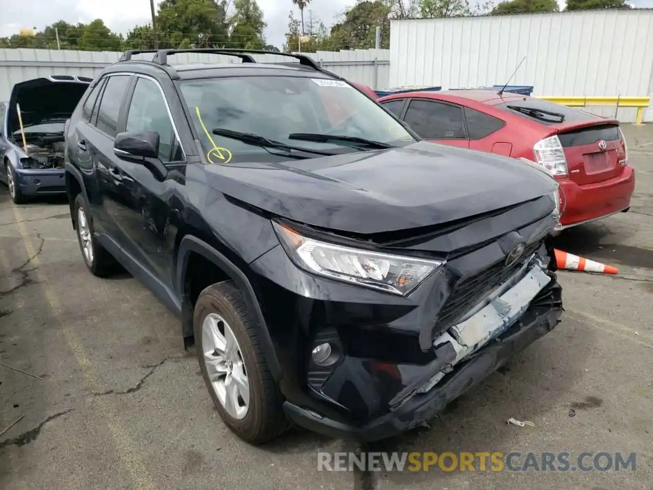 1 Photograph of a damaged car 2T3W1RFV0LW077384 TOYOTA RAV4 2020