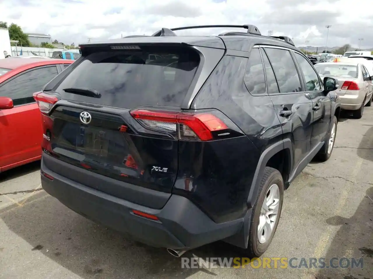 4 Photograph of a damaged car 2T3W1RFV0LW077384 TOYOTA RAV4 2020