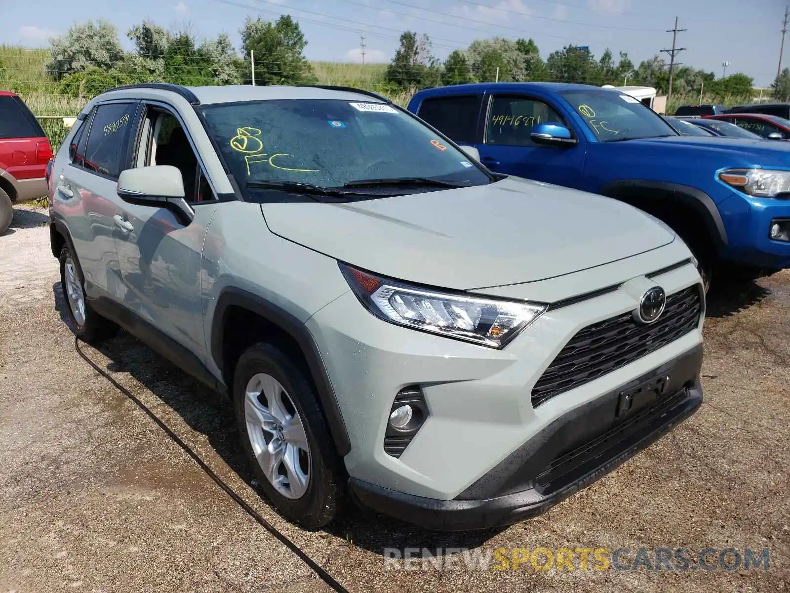 1 Photograph of a damaged car 2T3W1RFV0LW078115 TOYOTA RAV4 2020