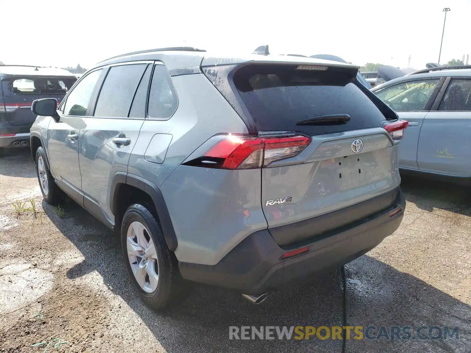 3 Photograph of a damaged car 2T3W1RFV0LW078115 TOYOTA RAV4 2020