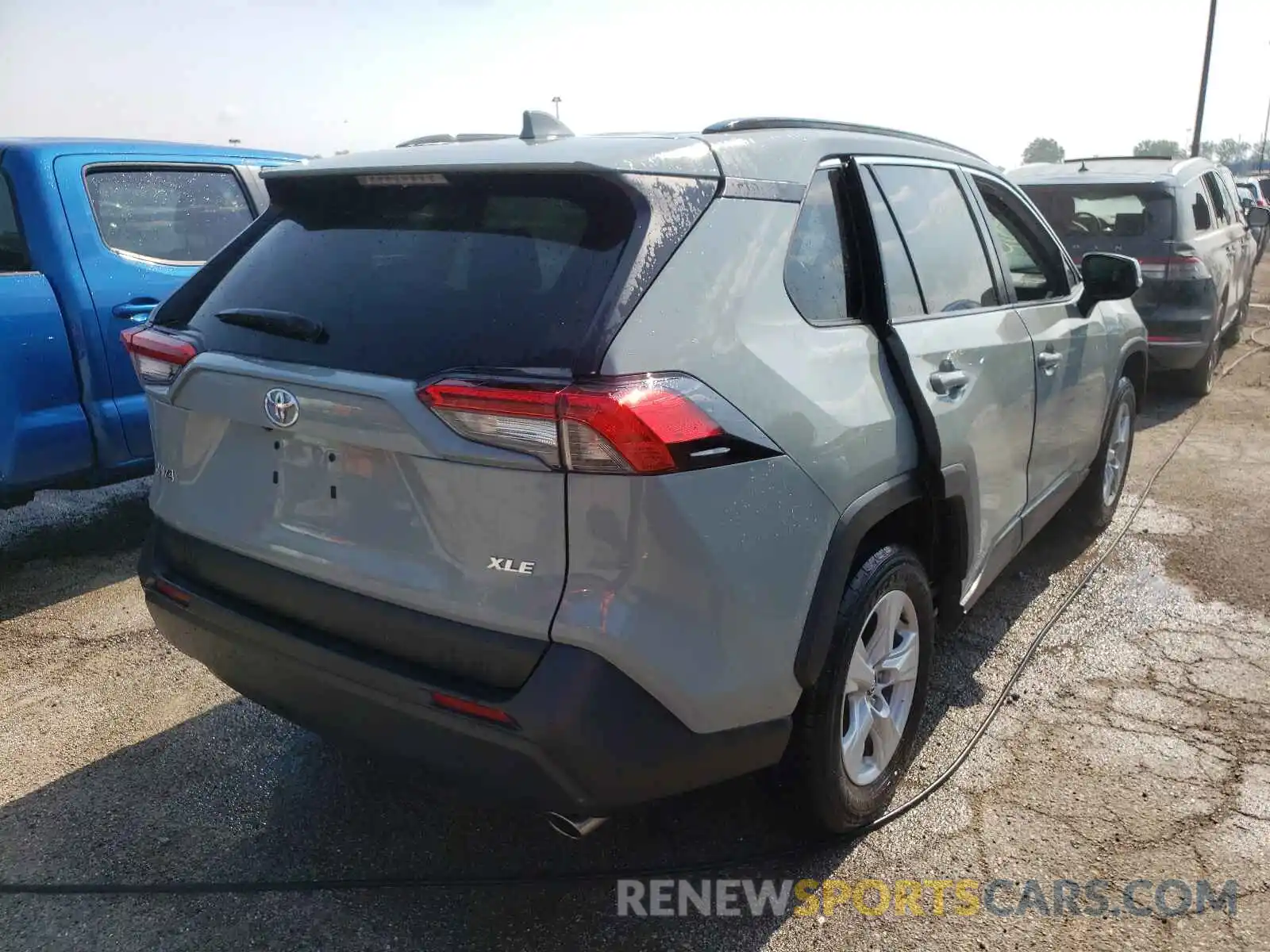 4 Photograph of a damaged car 2T3W1RFV0LW078115 TOYOTA RAV4 2020