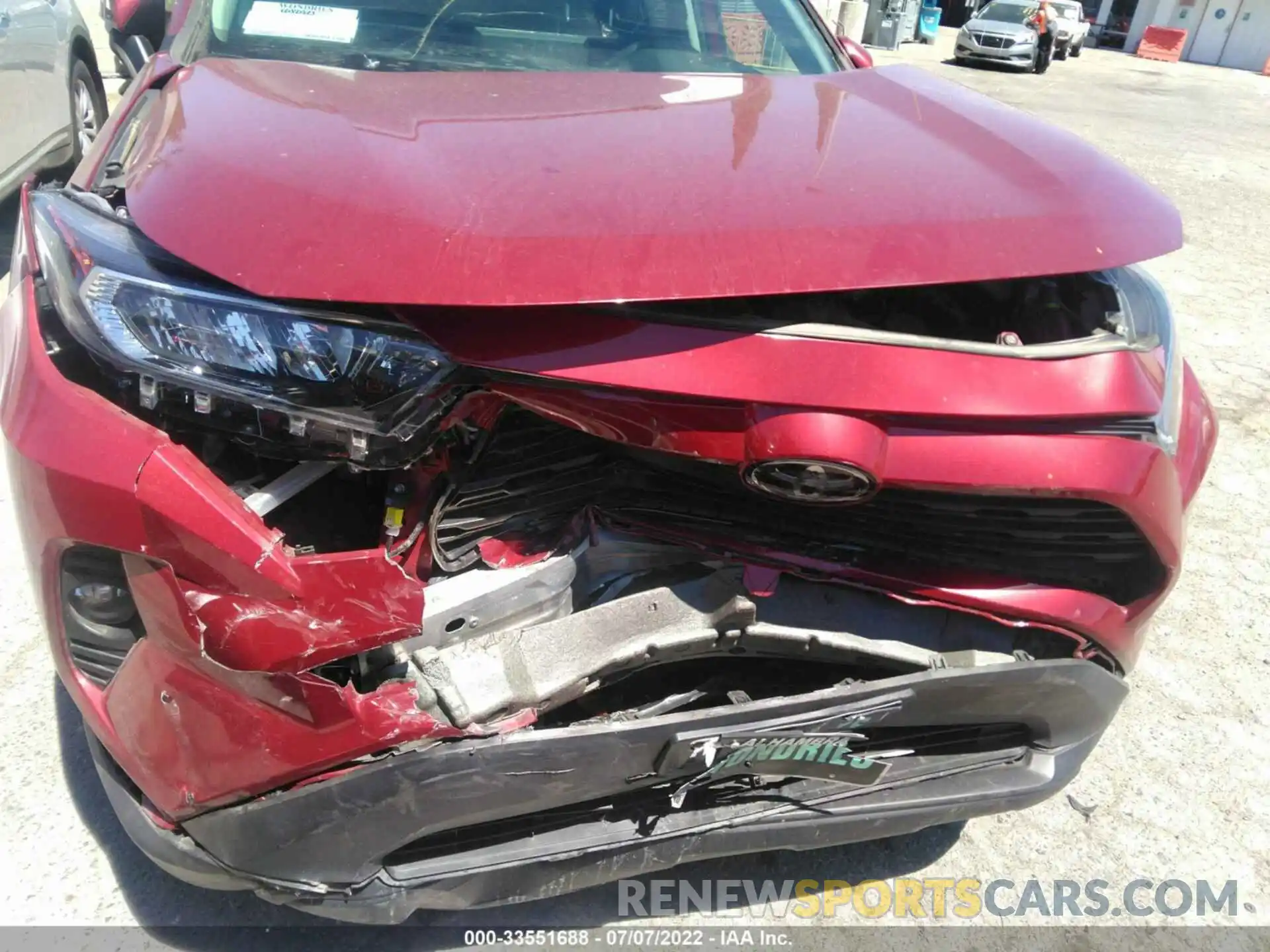 6 Photograph of a damaged car 2T3W1RFV0LW085470 TOYOTA RAV4 2020