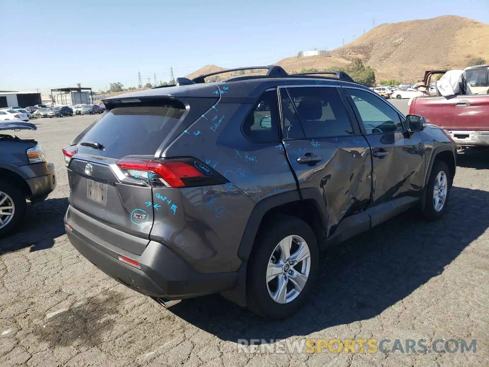 4 Photograph of a damaged car 2T3W1RFV0LW086800 TOYOTA RAV4 2020