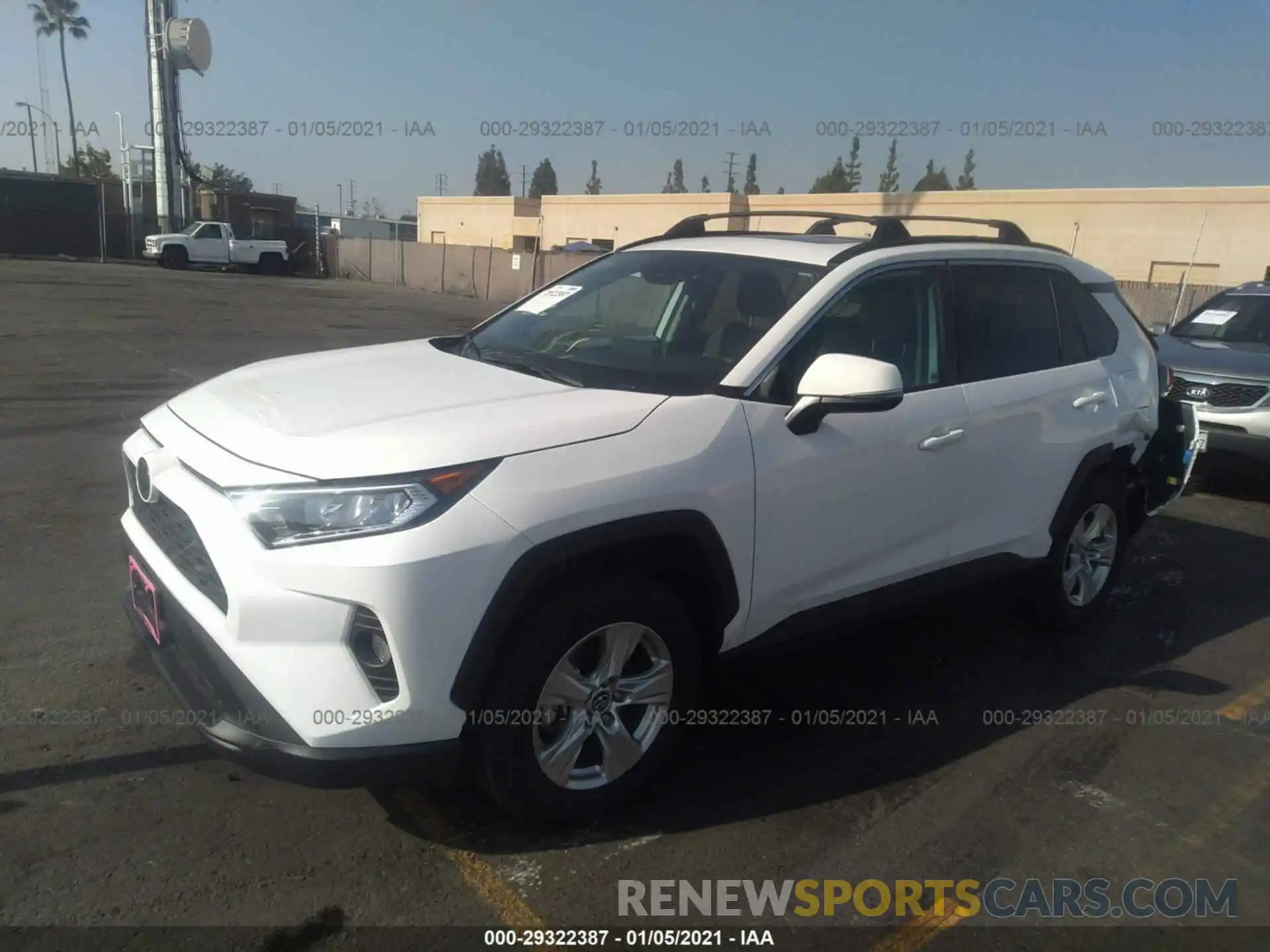 2 Фотография поврежденного автомобиля 2T3W1RFV0LW096100 TOYOTA RAV4 2020