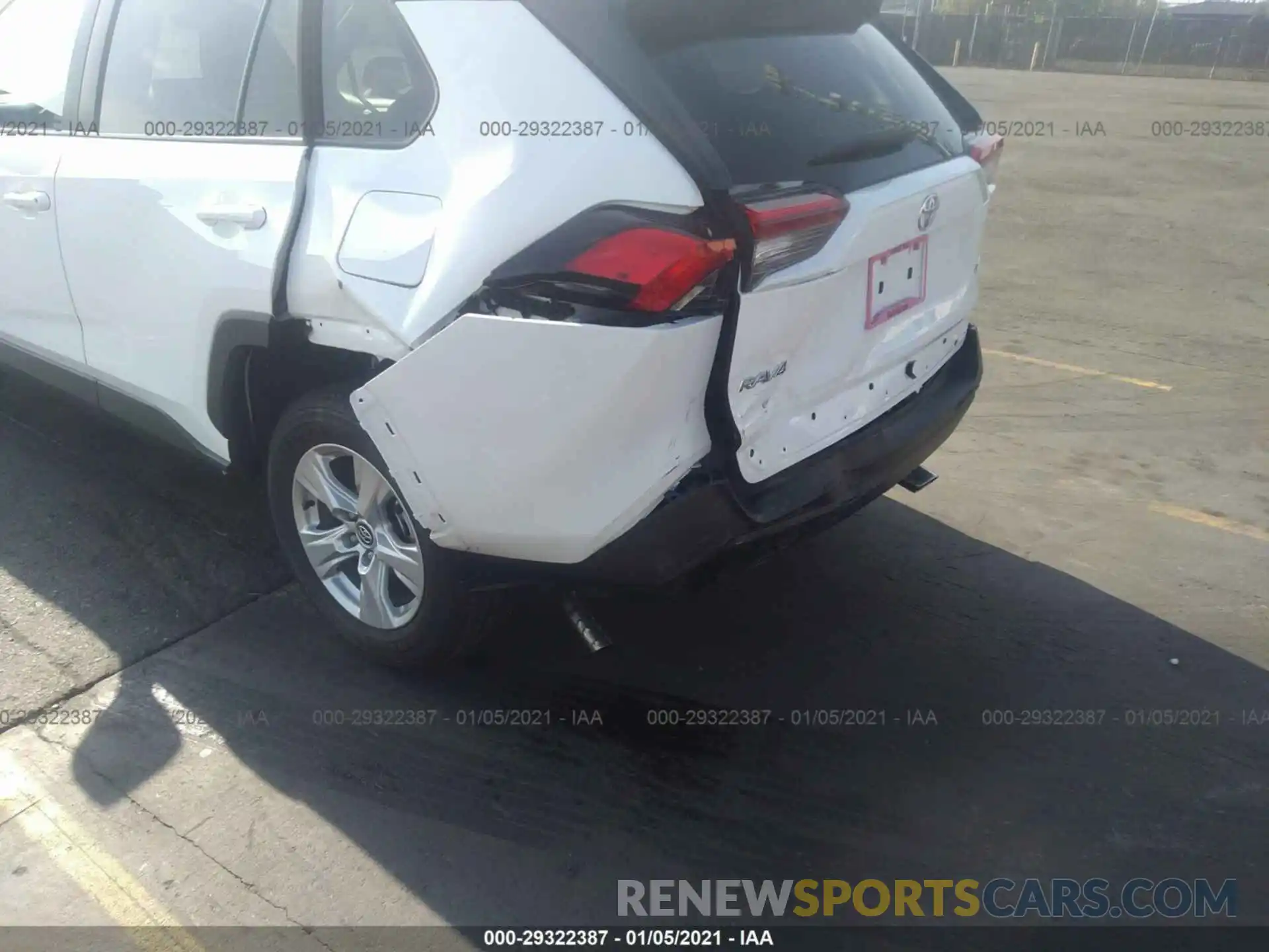 6 Photograph of a damaged car 2T3W1RFV0LW096100 TOYOTA RAV4 2020