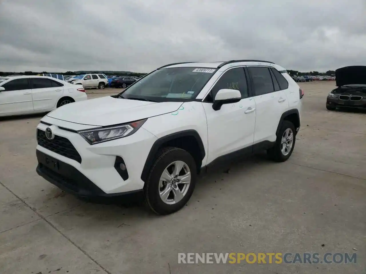 2 Photograph of a damaged car 2T3W1RFV0LW100243 TOYOTA RAV4 2020