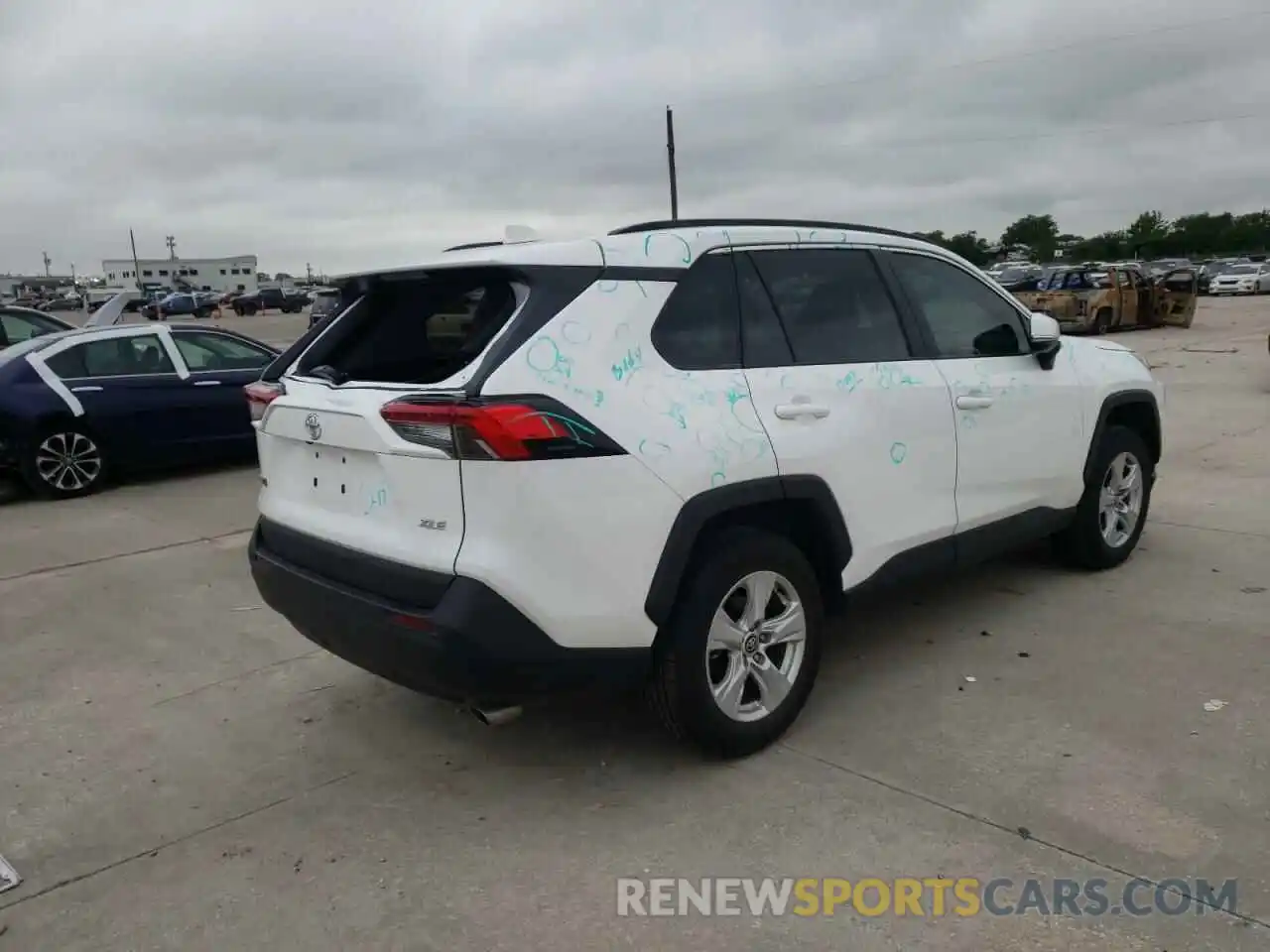 4 Photograph of a damaged car 2T3W1RFV0LW100243 TOYOTA RAV4 2020